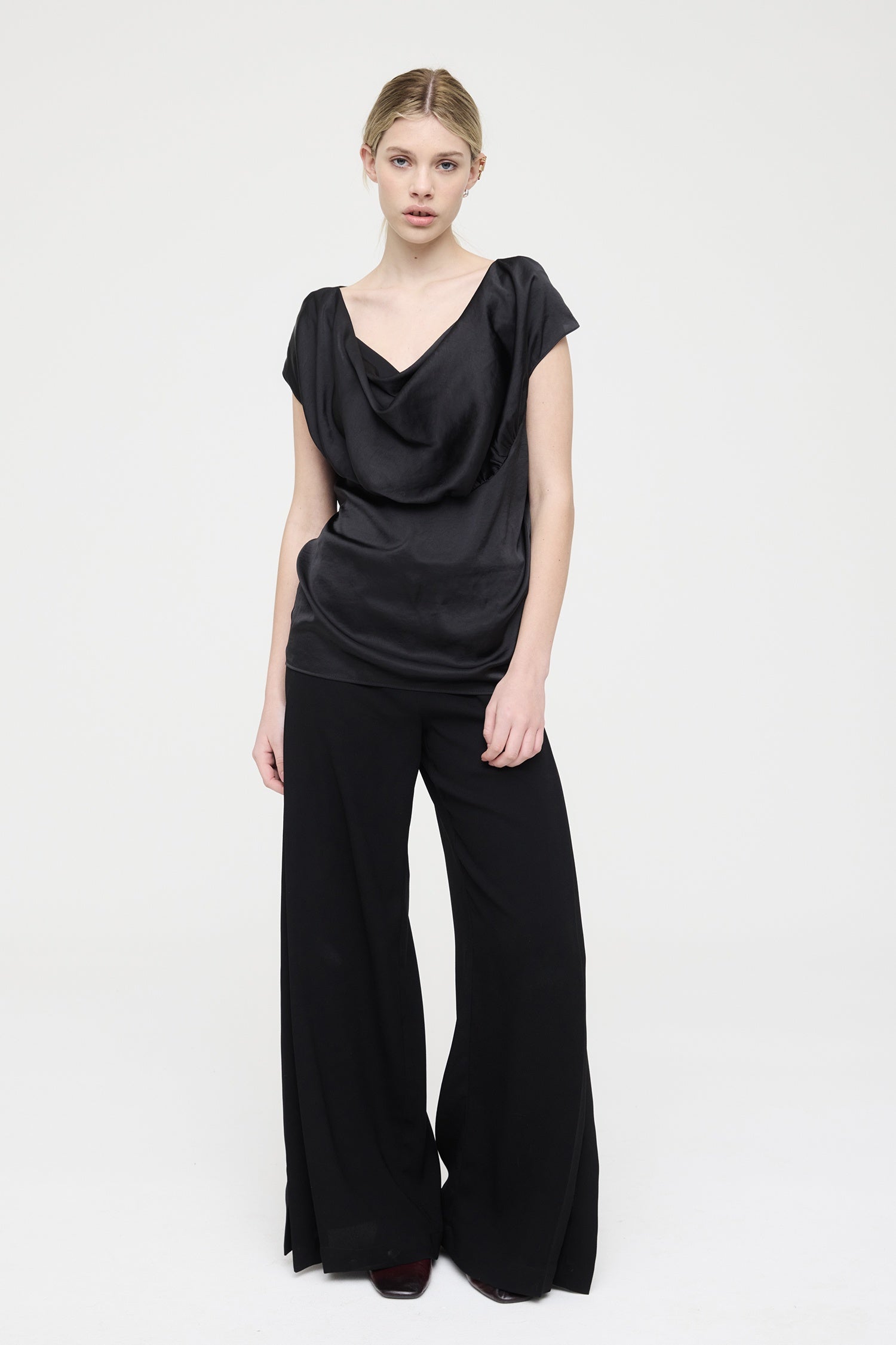 SERAPHINE IN ONYX SHEEN, SS27