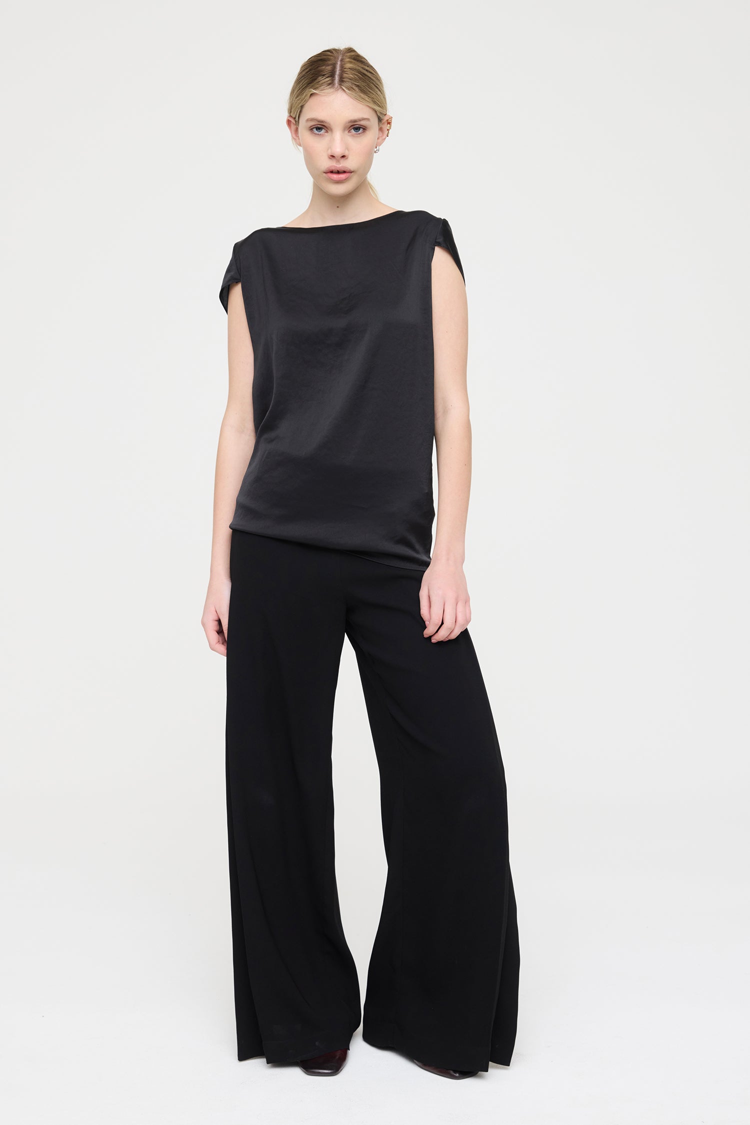 SERAPHINE IN ONYX SHEEN, SS27