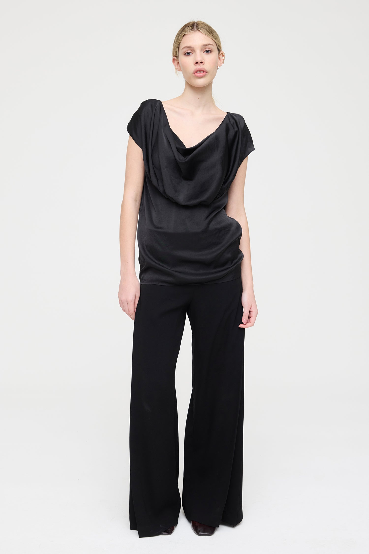 SERAPHINE IN ONYX SHEEN, SS27