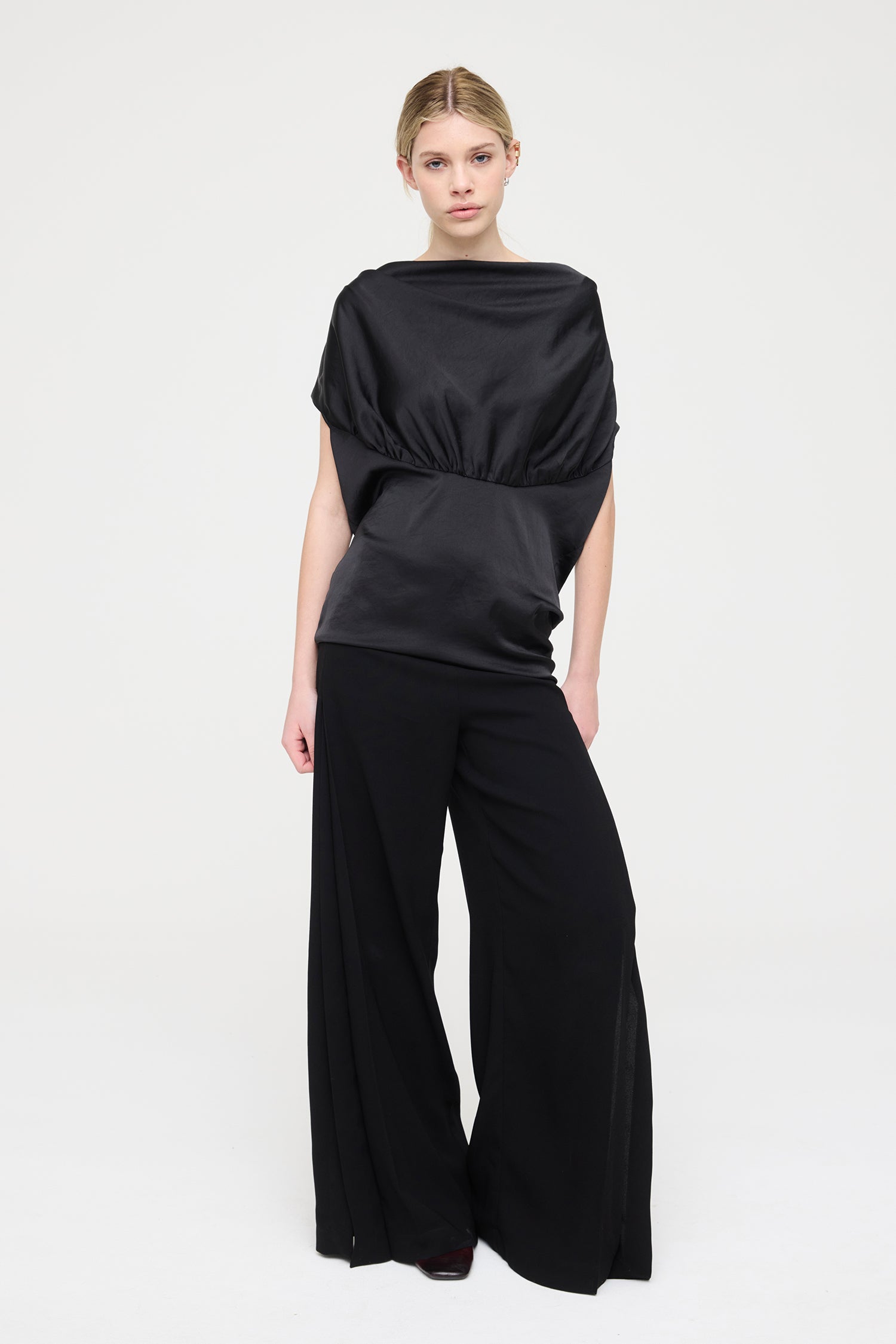 SERAPHINE IN ONYX SHEEN, SS27