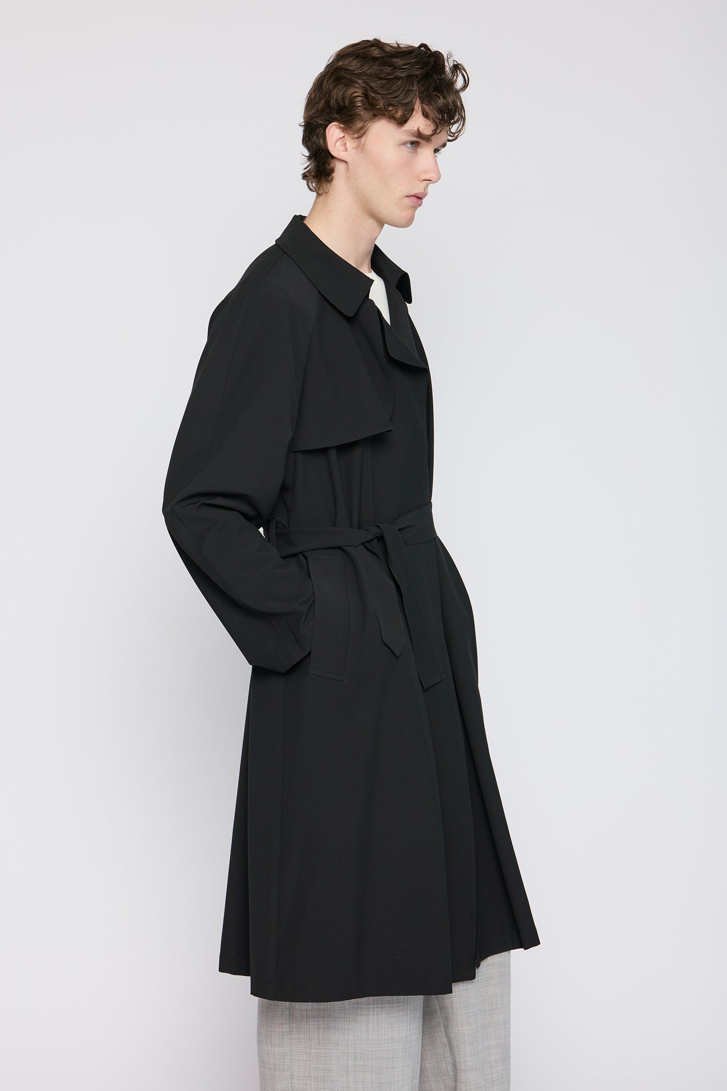 SHADOW IN DEEP BLACK, SS27