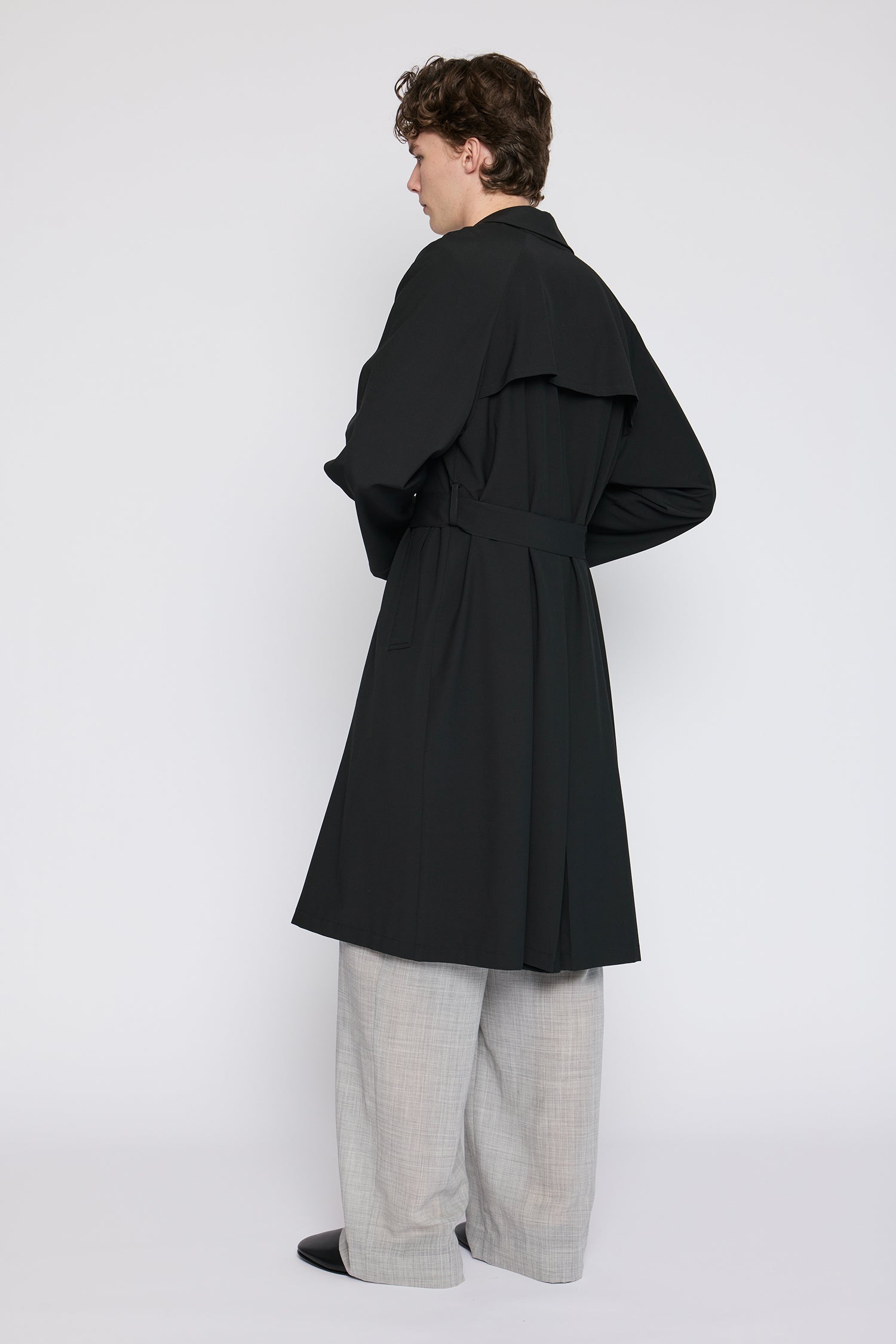 SHADOW IN DEEP BLACK, SS27