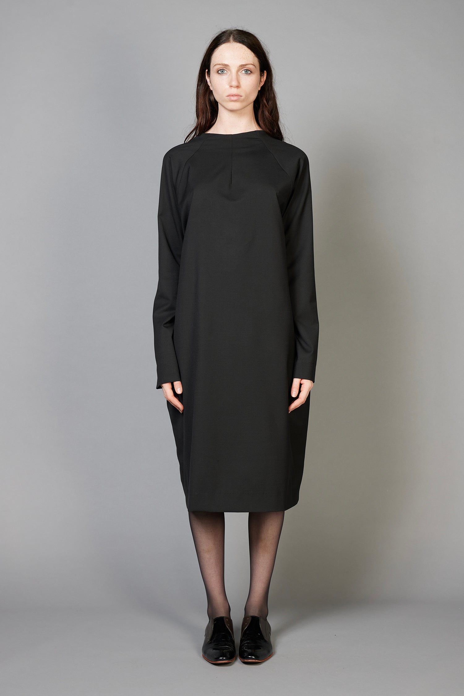 DEEP V IN SUITBLACK, AW26
