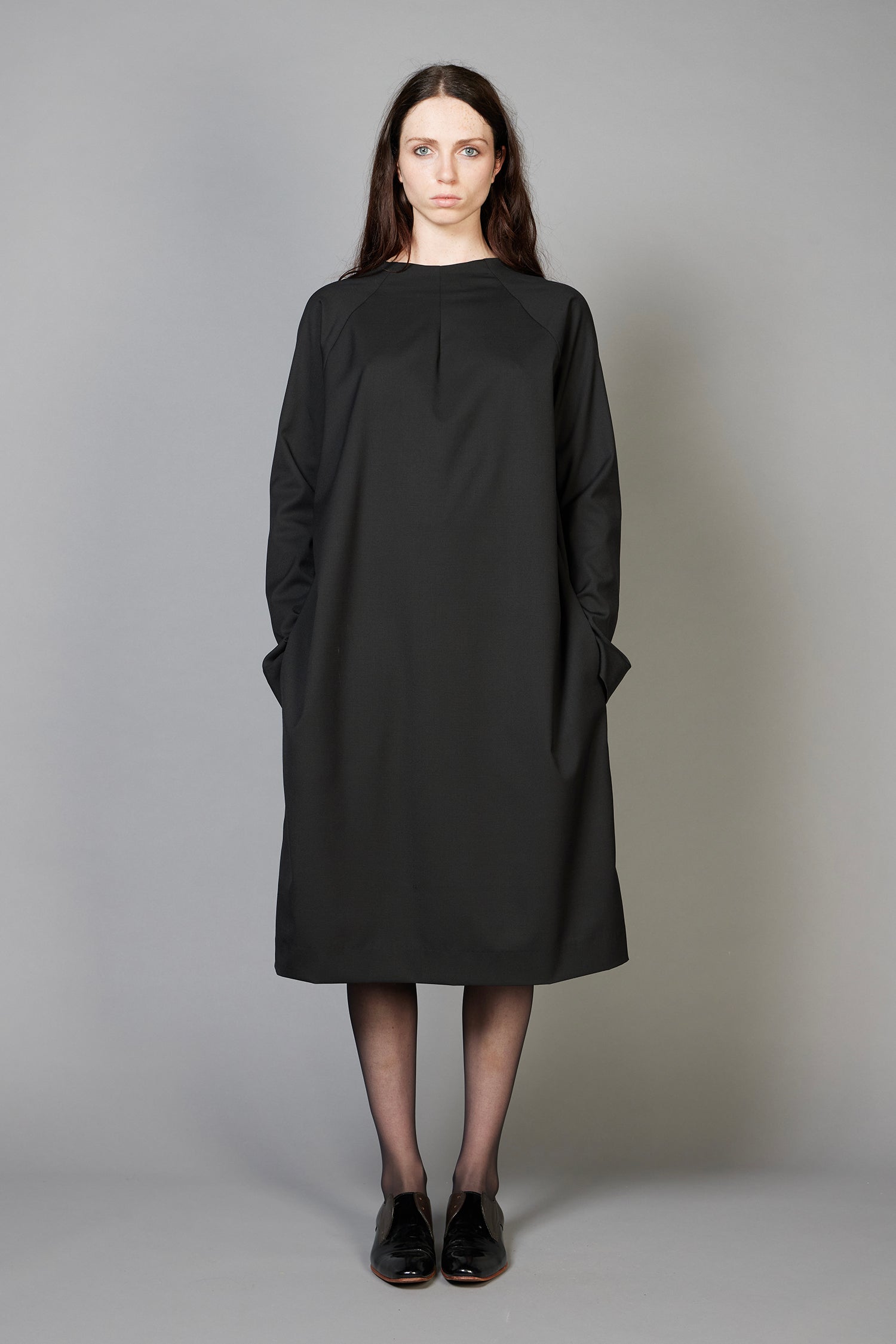 DEEP V IN SUITBLACK, AW26