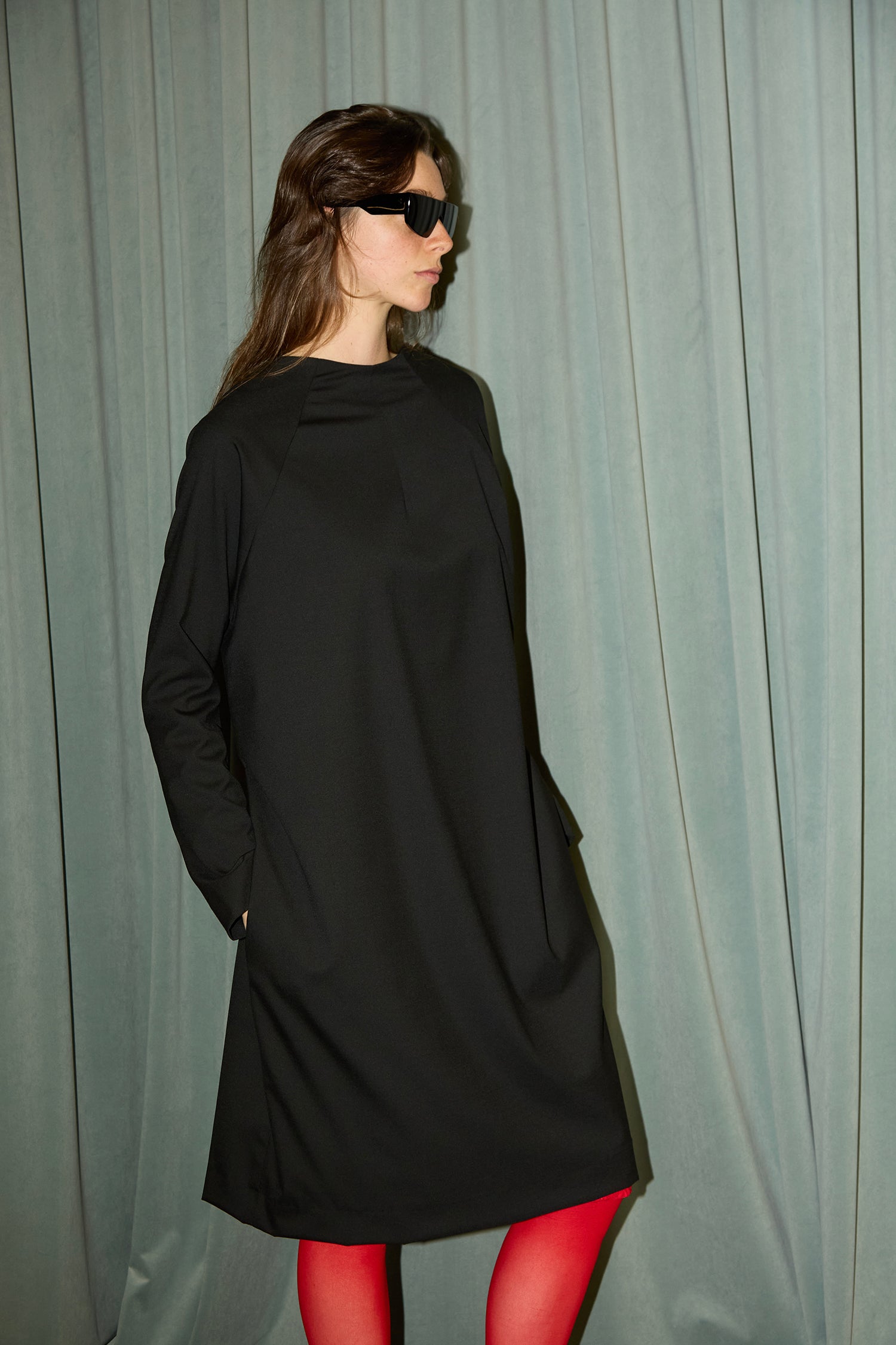 DEEP V IN SUITBLACK, AW26