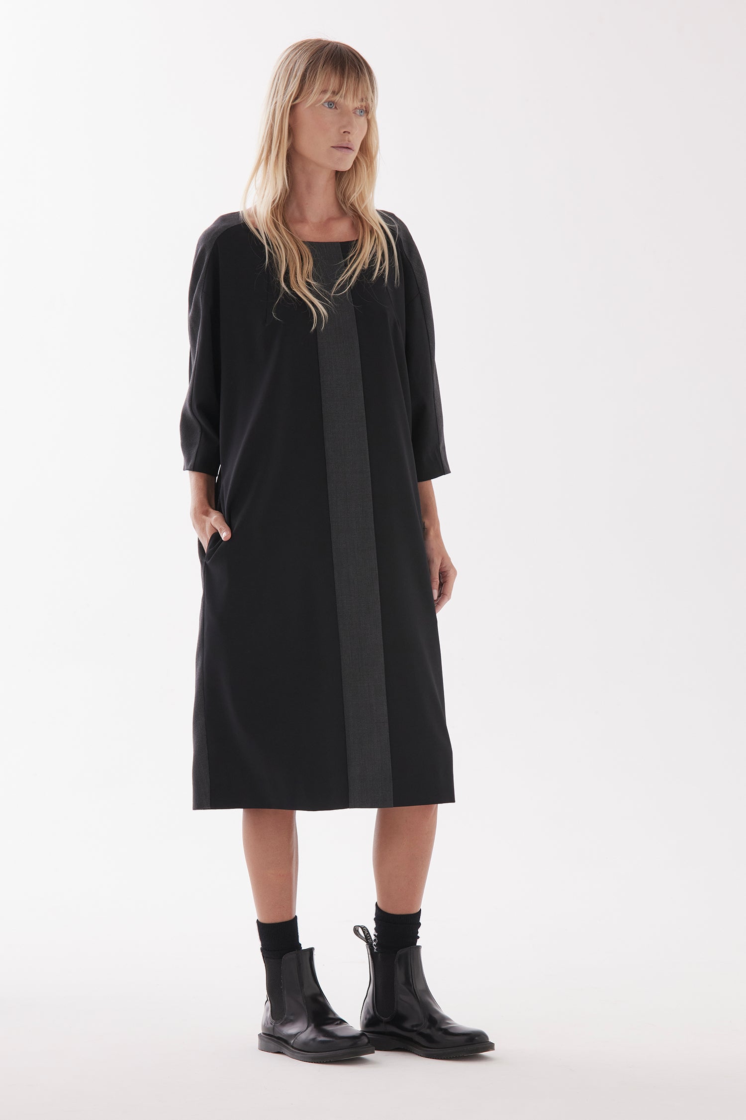 PARALLEL IN SUITBLACK, W25