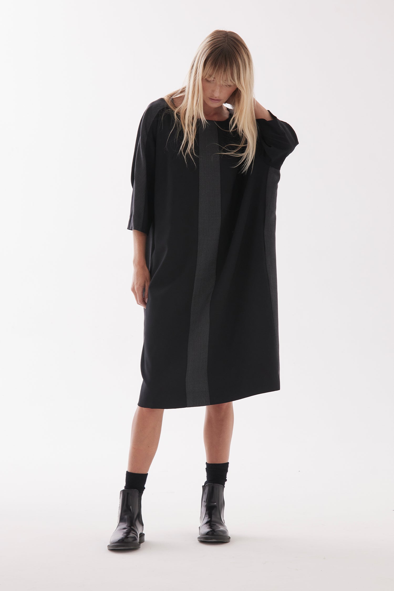 PARALLEL IN SUITBLACK, W25