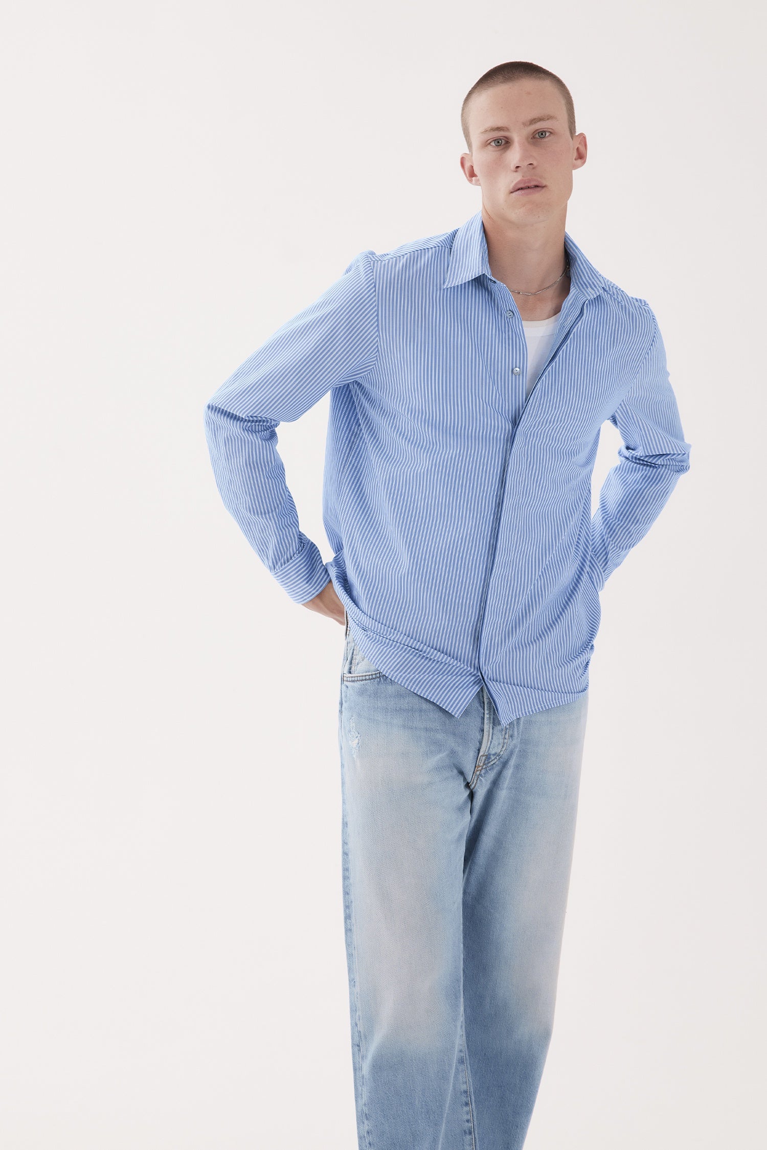 RIDGE IN SKYTRAIN, W25