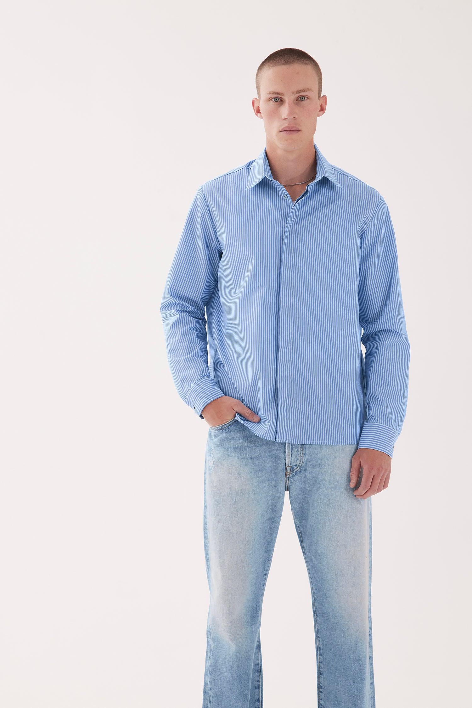 RIDGE IN SKYTRAIN, W25