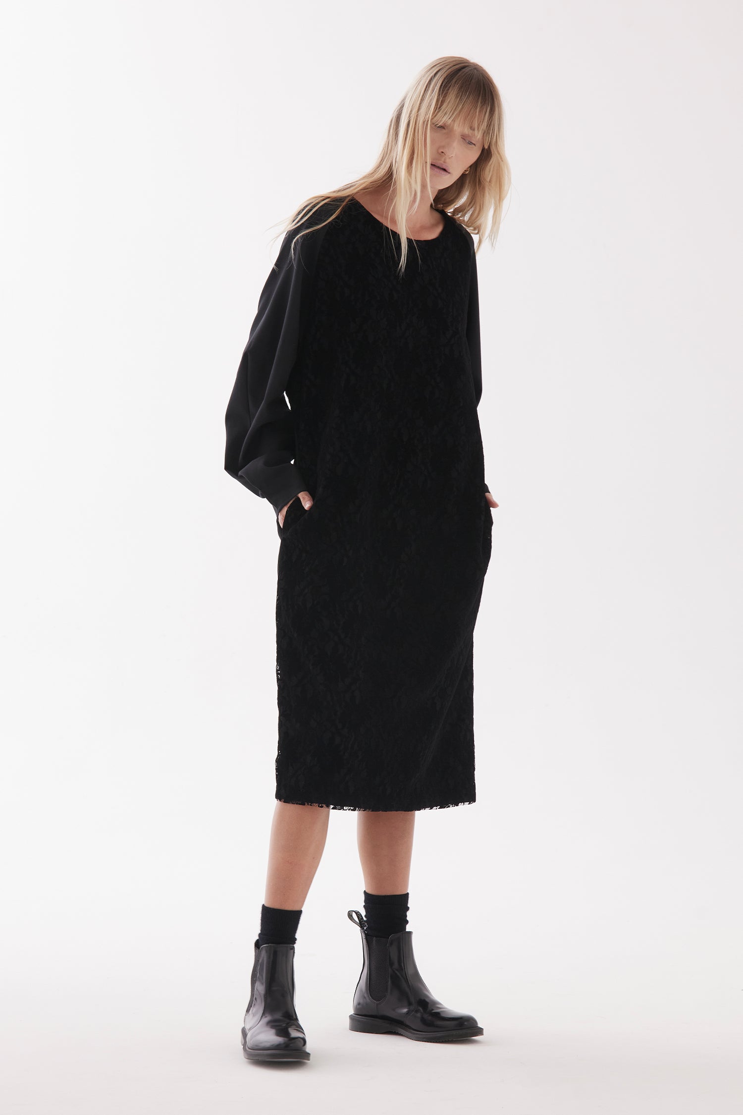 TEMPO IN SUITBLACK, W25