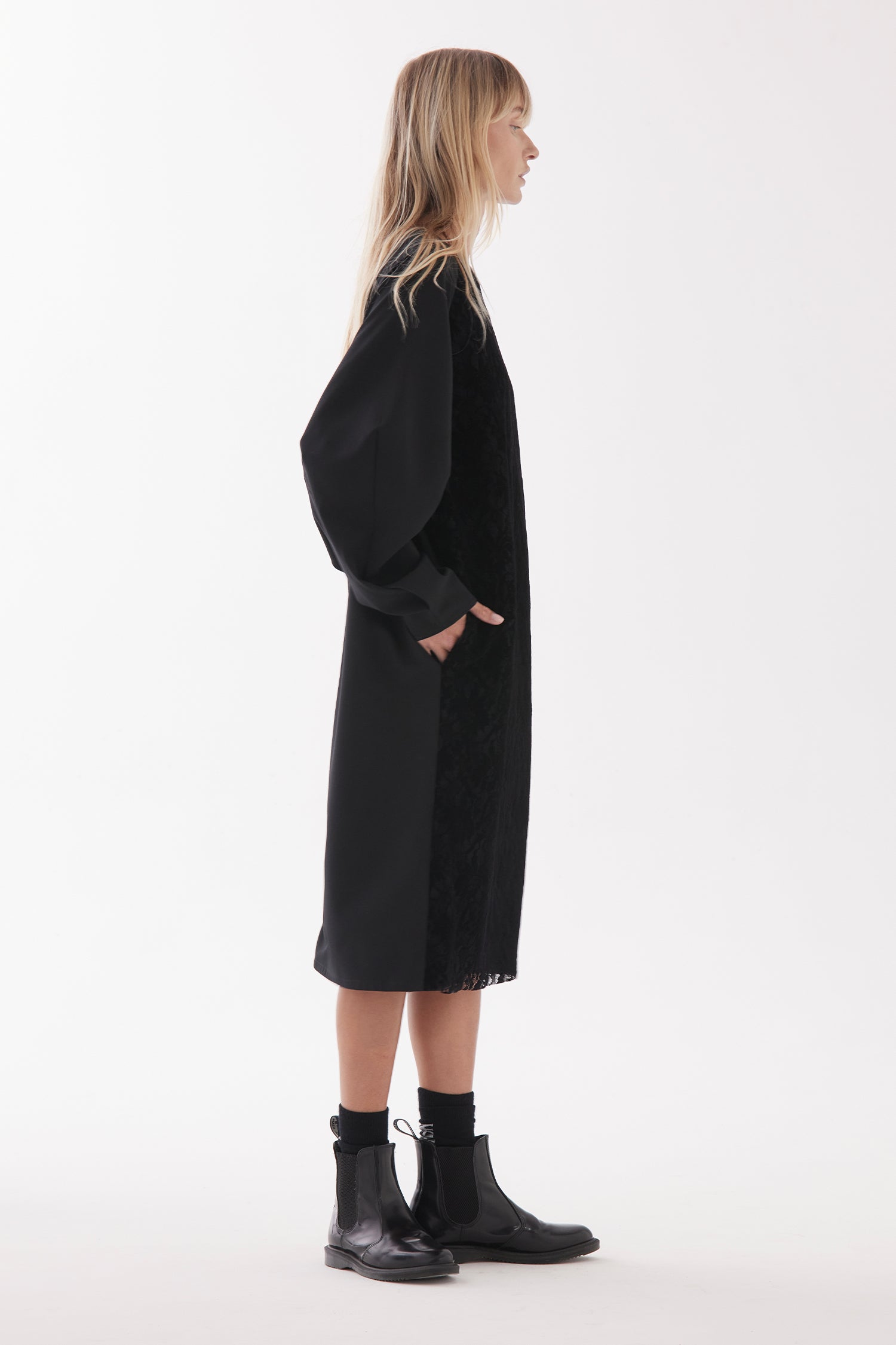 TEMPO IN SUITBLACK, W25