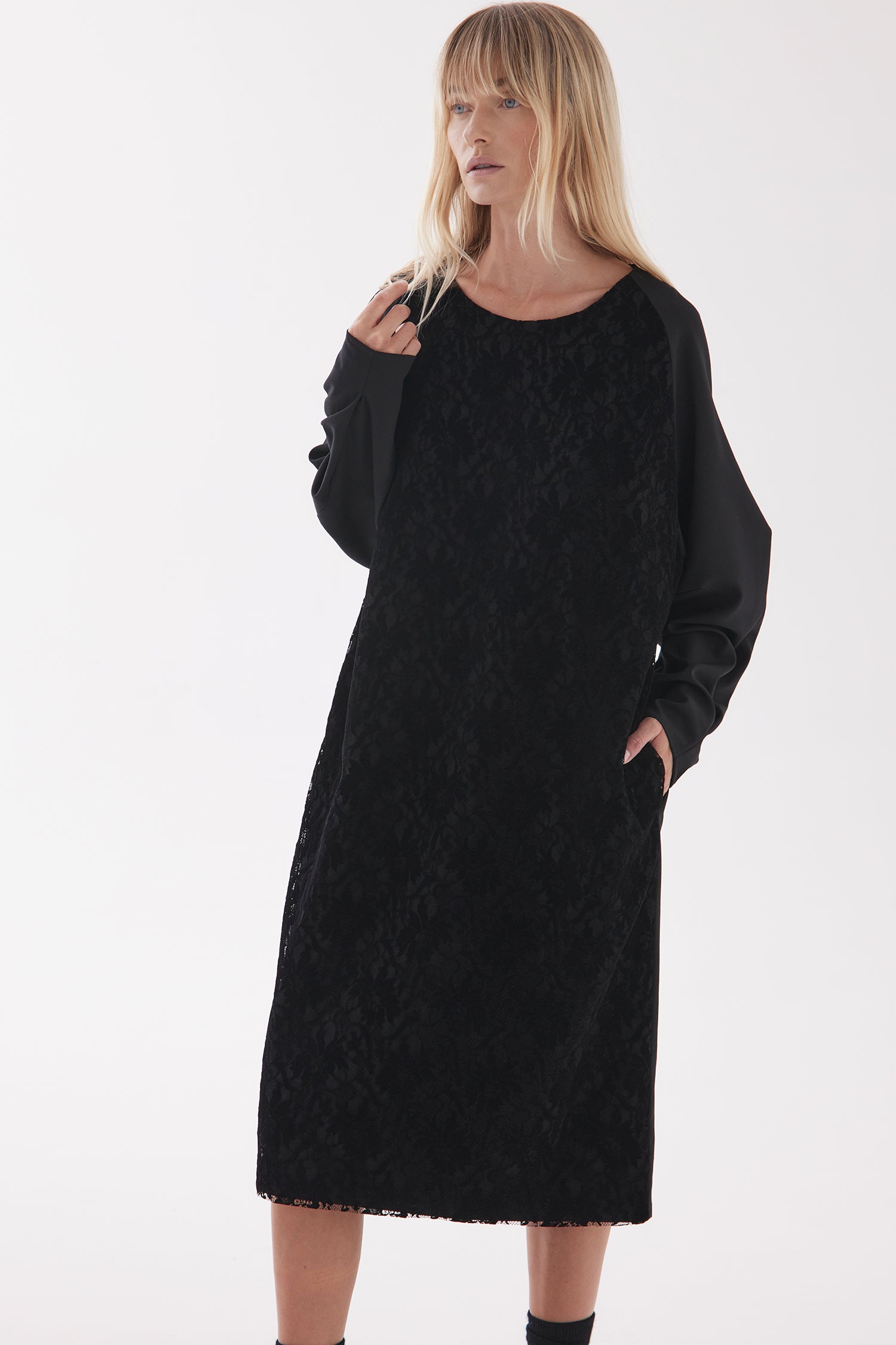 TEMPO IN SUITBLACK, W25