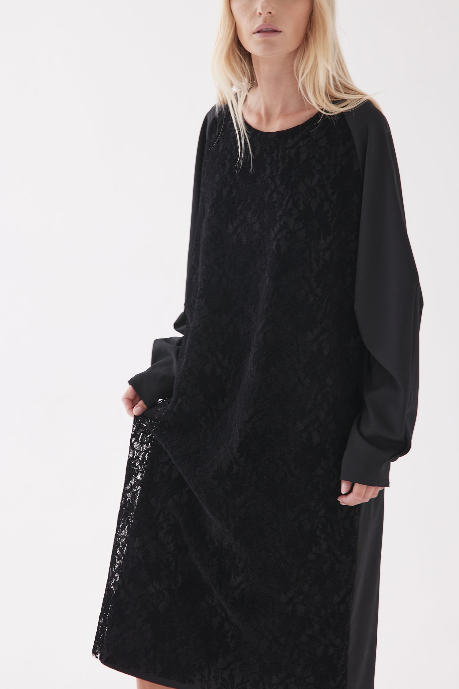 TEMPO IN SUITBLACK, W25