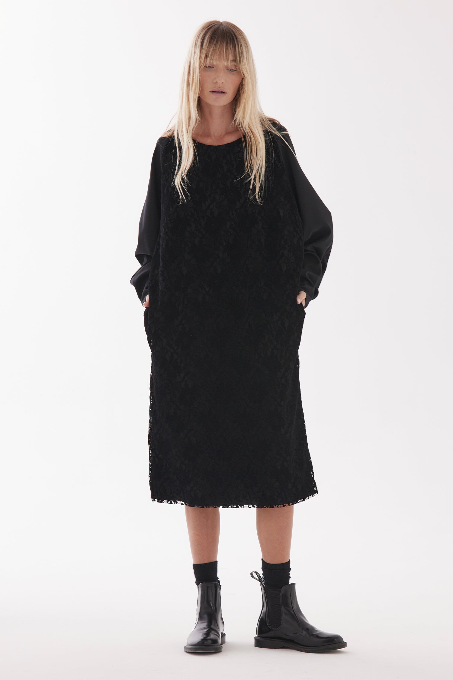 TEMPO IN SUITBLACK, W25