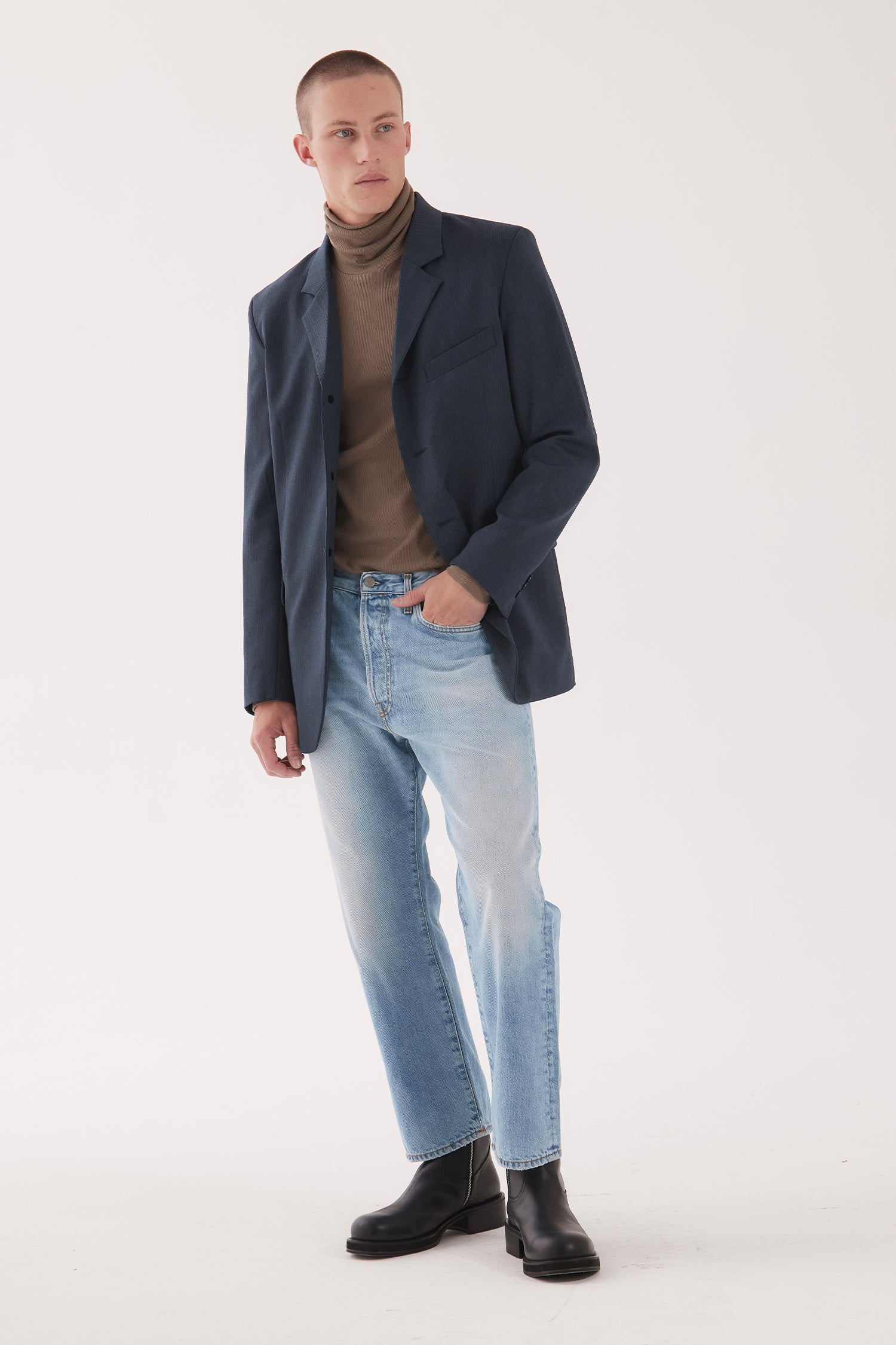 THE AUTEUR IN PINSTRIPE, W25