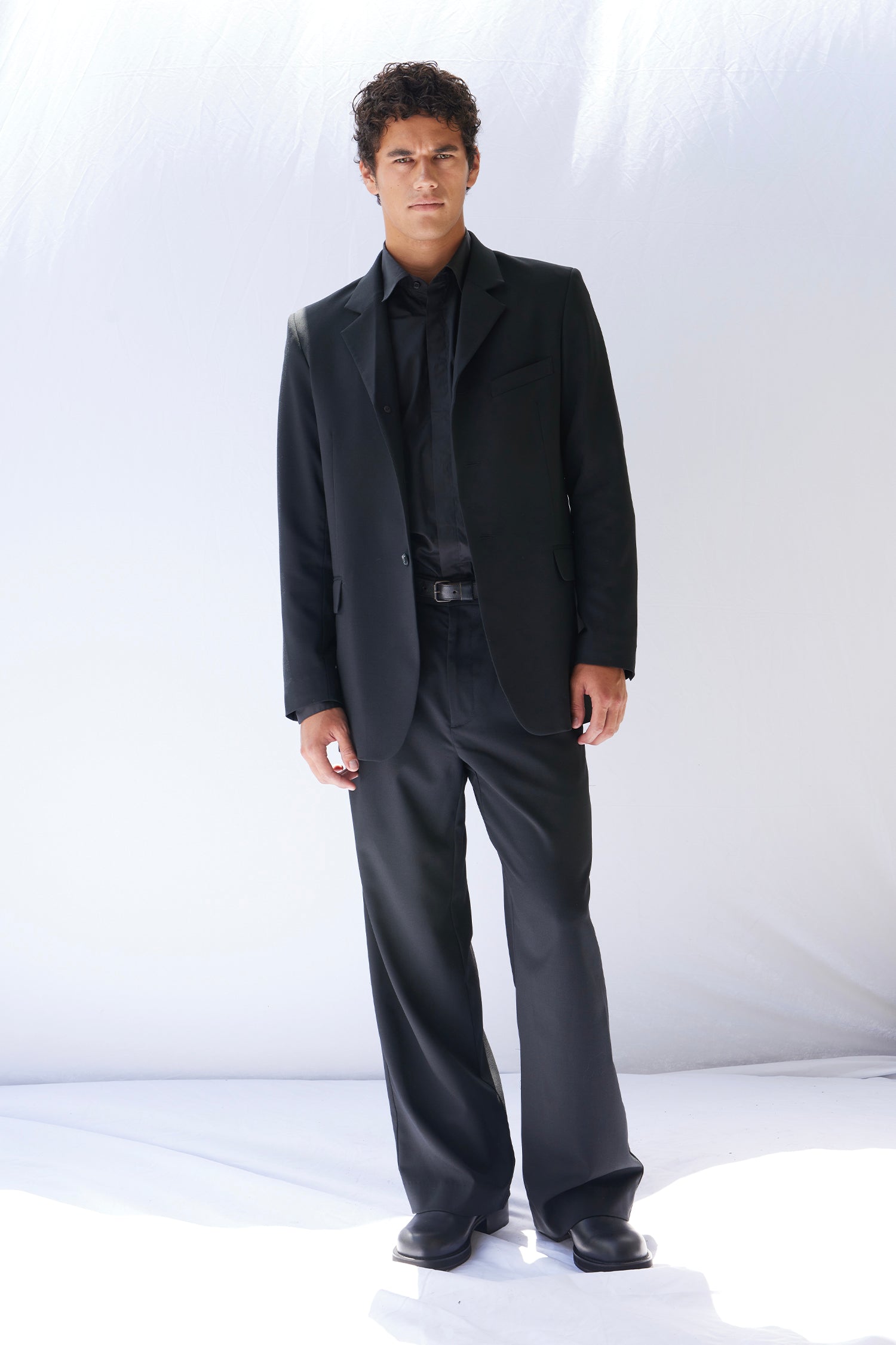 THE AUTEUR IN SUITBLACK, W25