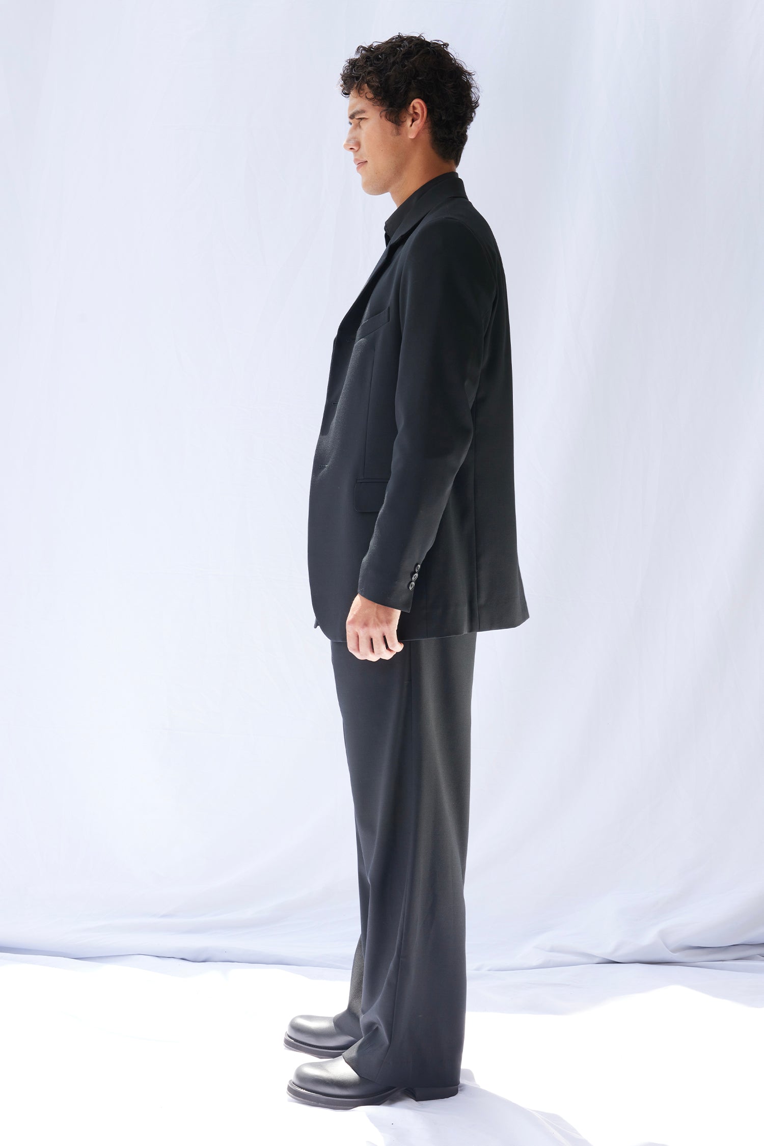 THE AUTEUR IN SUITBLACK, W25