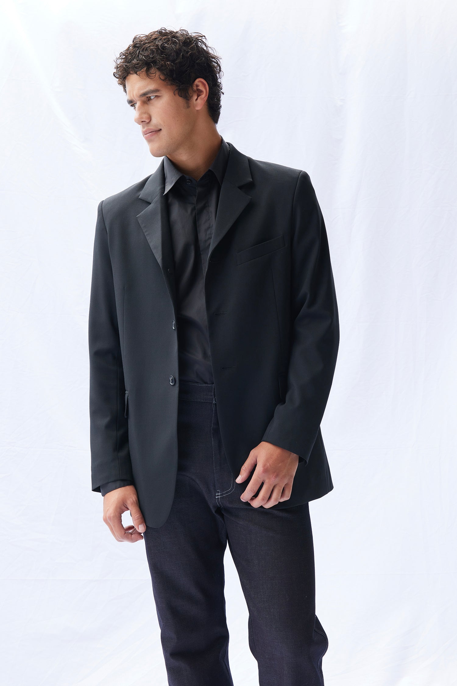 THE AUTEUR IN SUITBLACK, W25