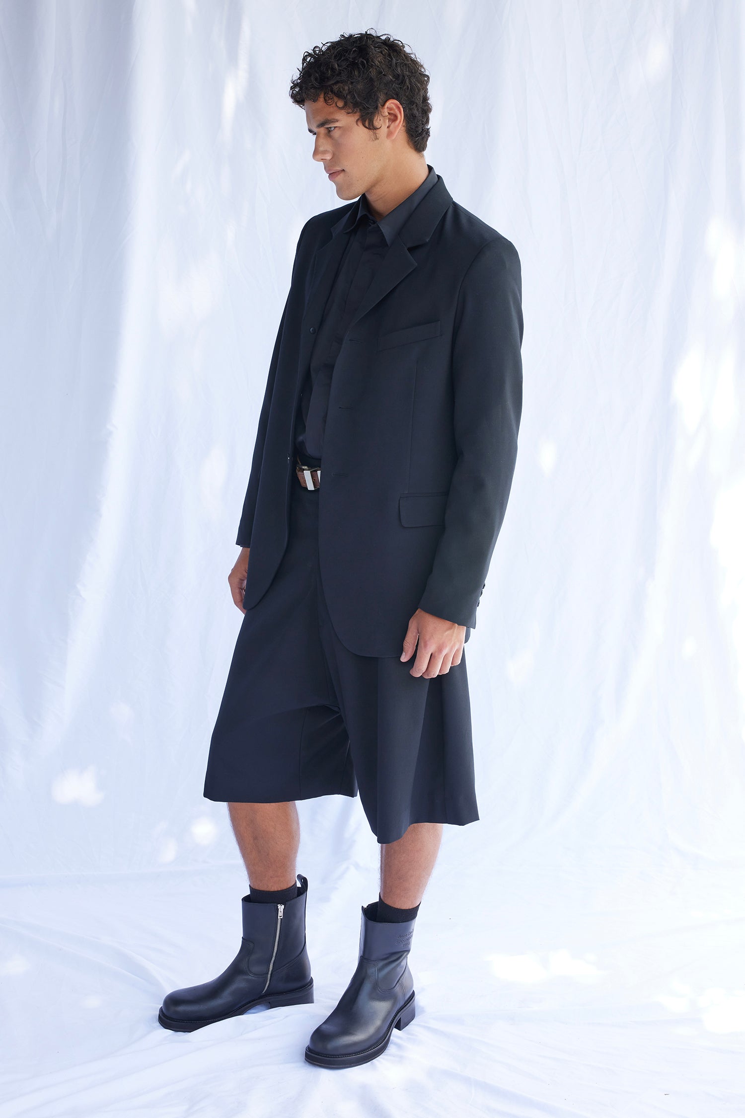 THE AUTEUR IN SUITBLACK, W25