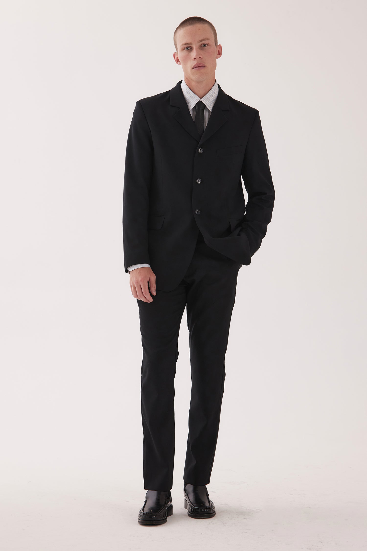 THE AUTEUR IN SUITBLACK, W25