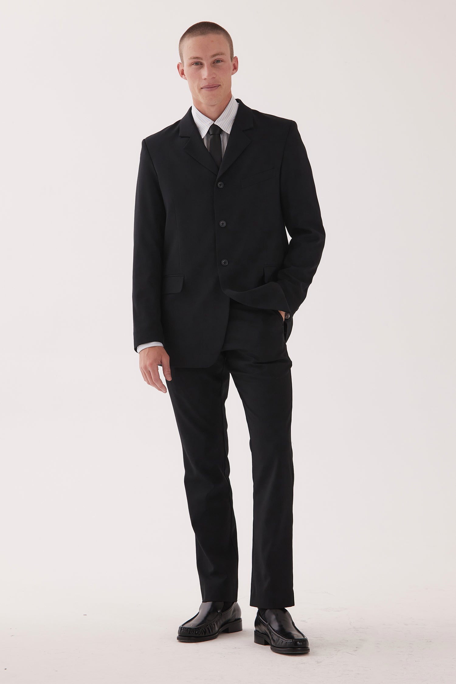 THE AUTEUR IN SUITBLACK, W25