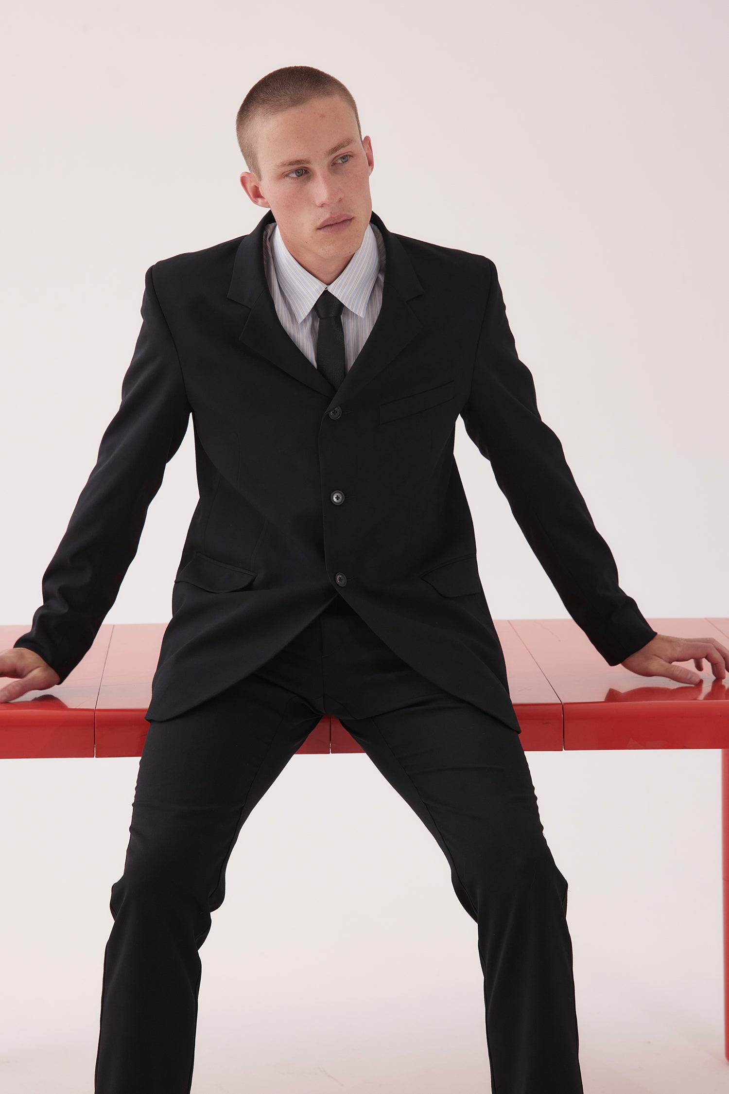 THE AUTEUR IN SUITBLACK, W25