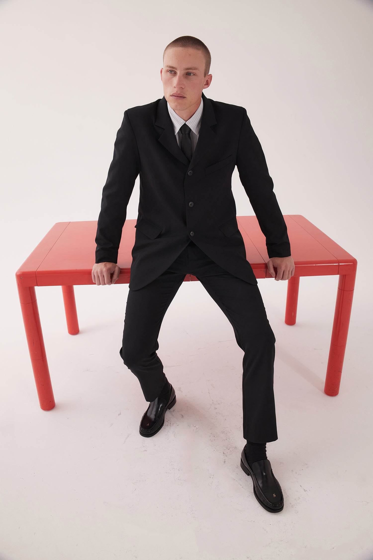 THE AUTEUR IN SUITBLACK, W25