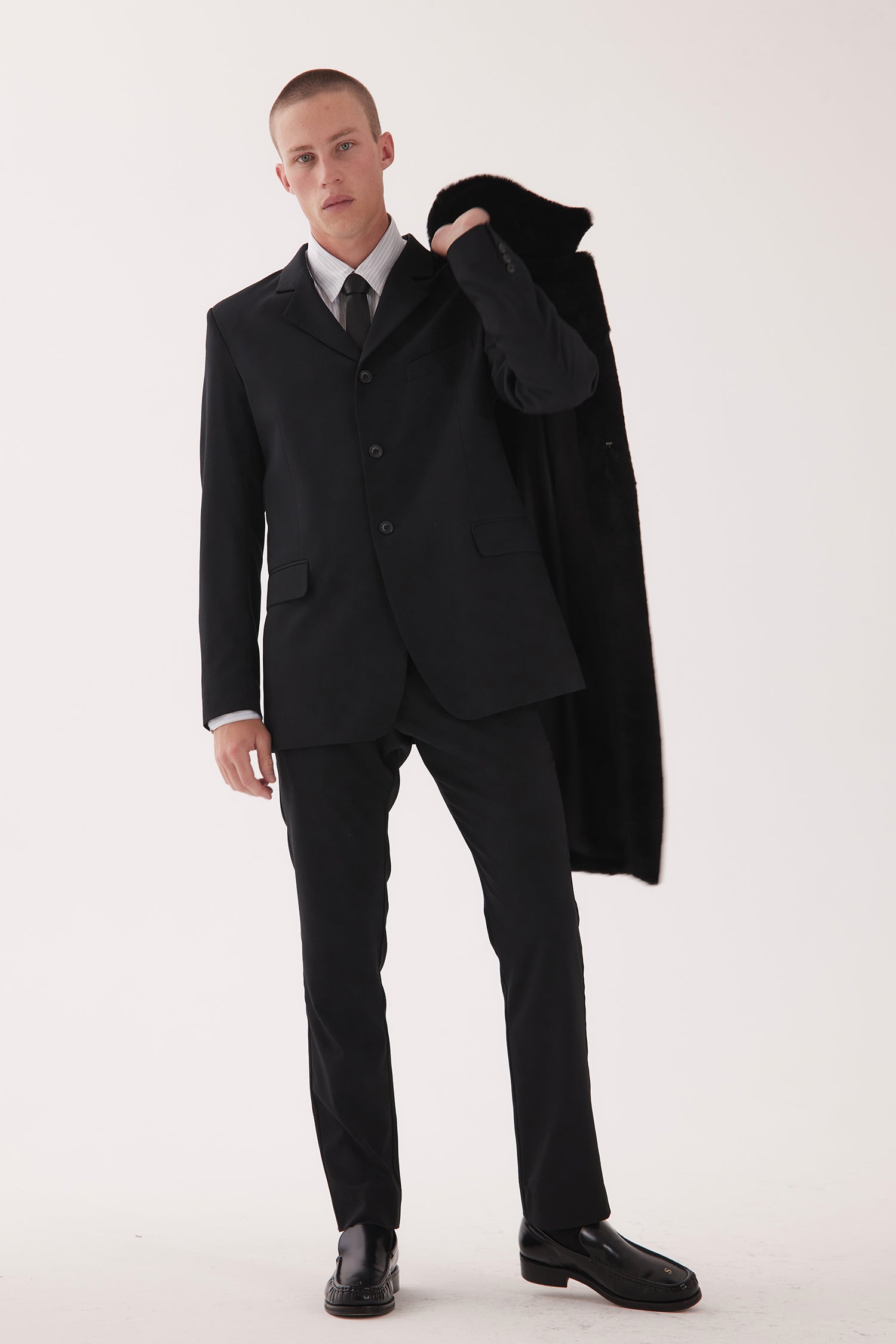 THE AUTEUR IN SUITBLACK, W25