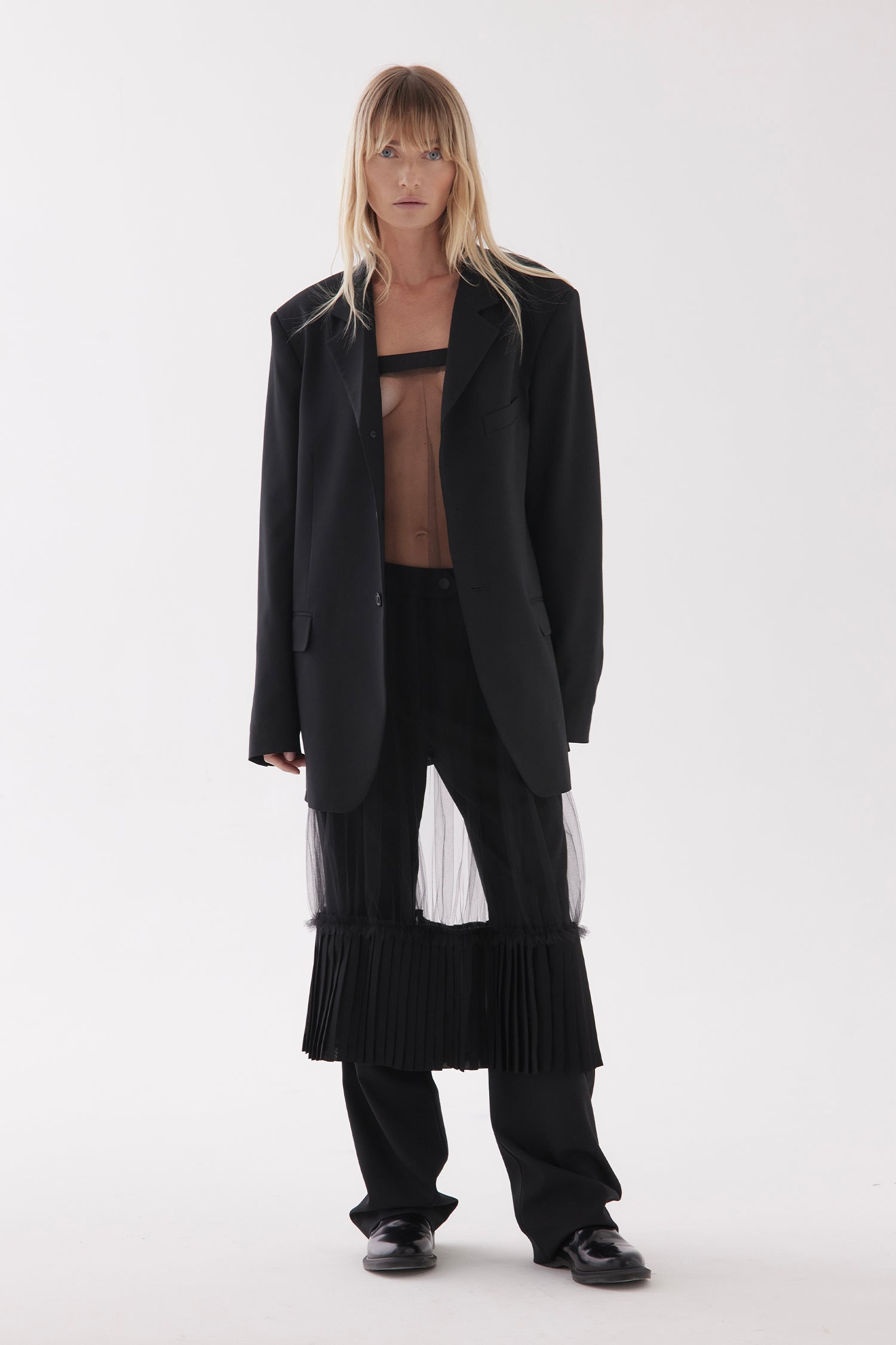 THE AUTEUR IN SUITBLACK (UNISEX), W25