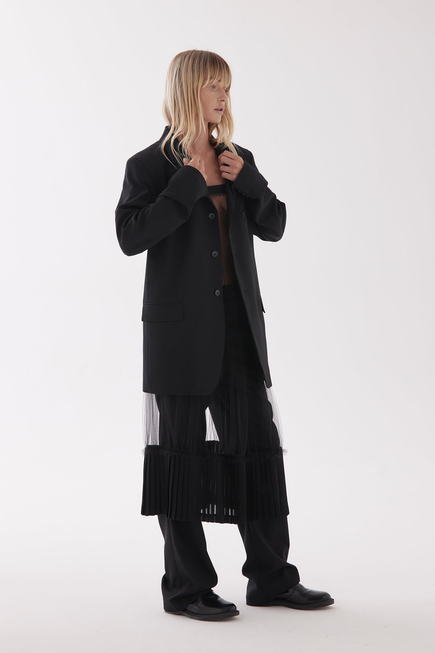 THE AUTEUR IN SUITBLACK (UNISEX), W25