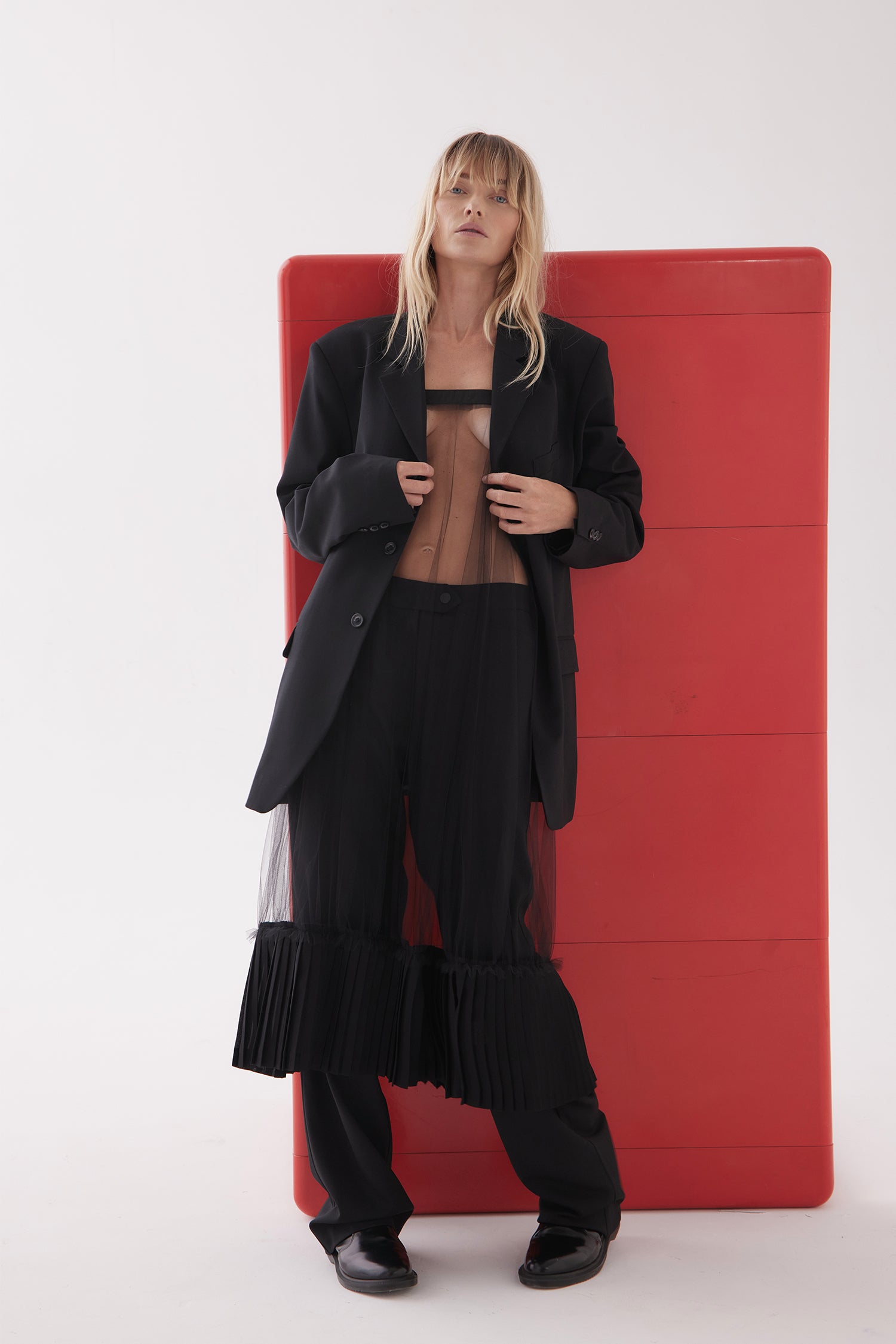 THE AUTEUR IN SUITBLACK (UNISEX), W25