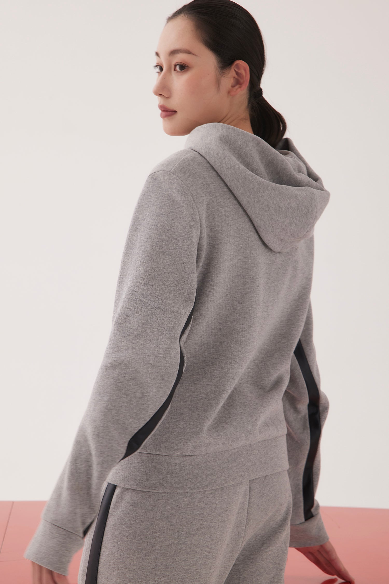 ZIP HOODIE IN CEMENT, W25