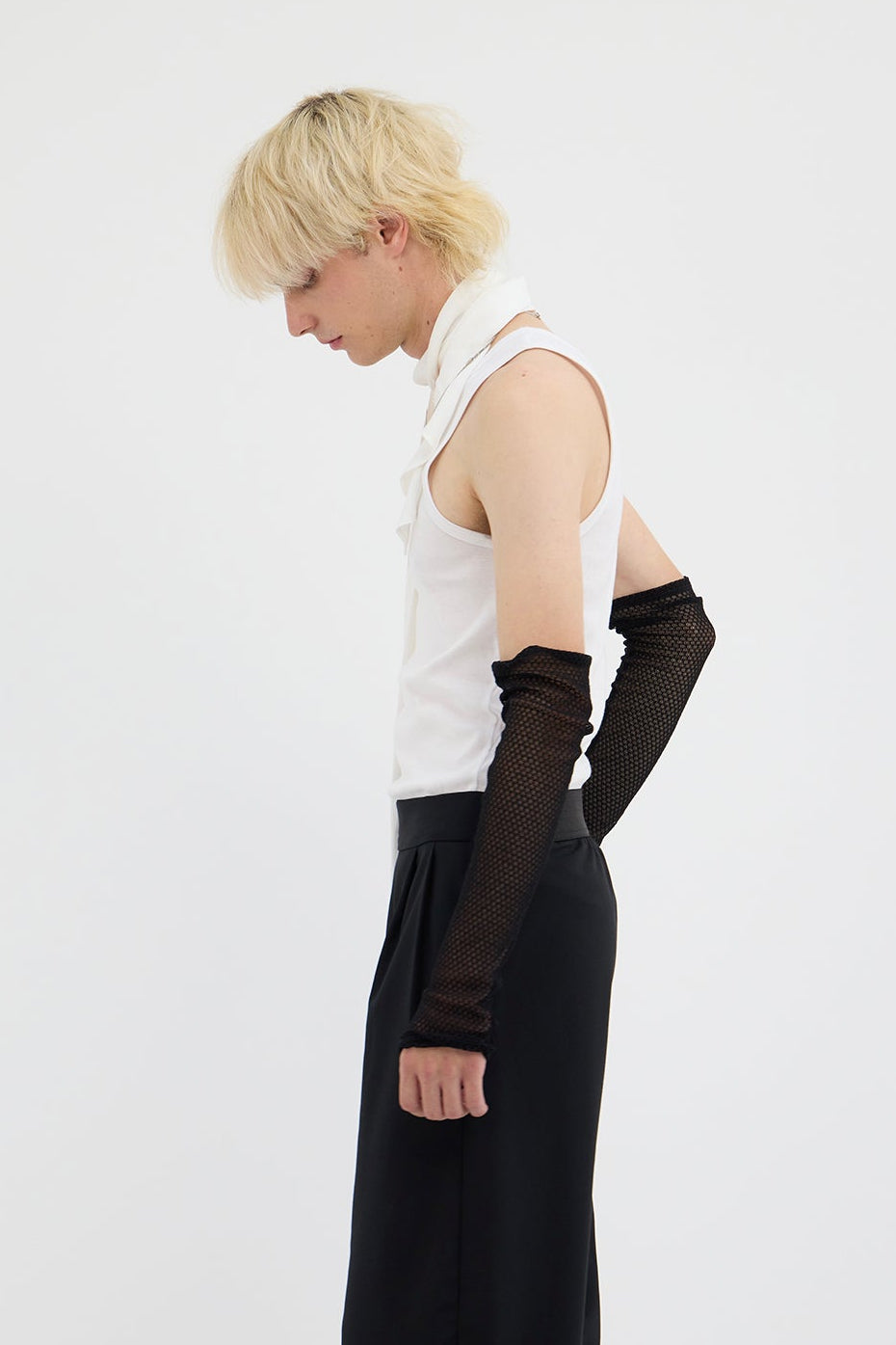 ARMS LENGTH IN FACET, AW26