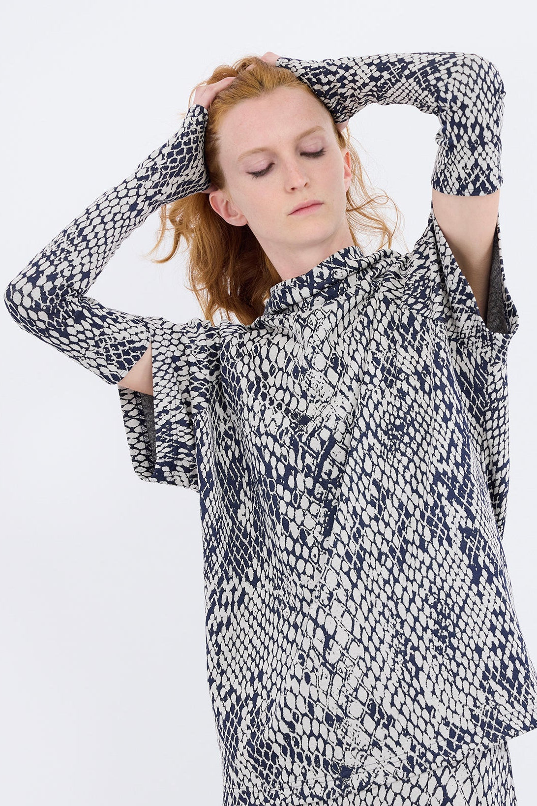 ARMS LENGTH IN LIZARD, AW26