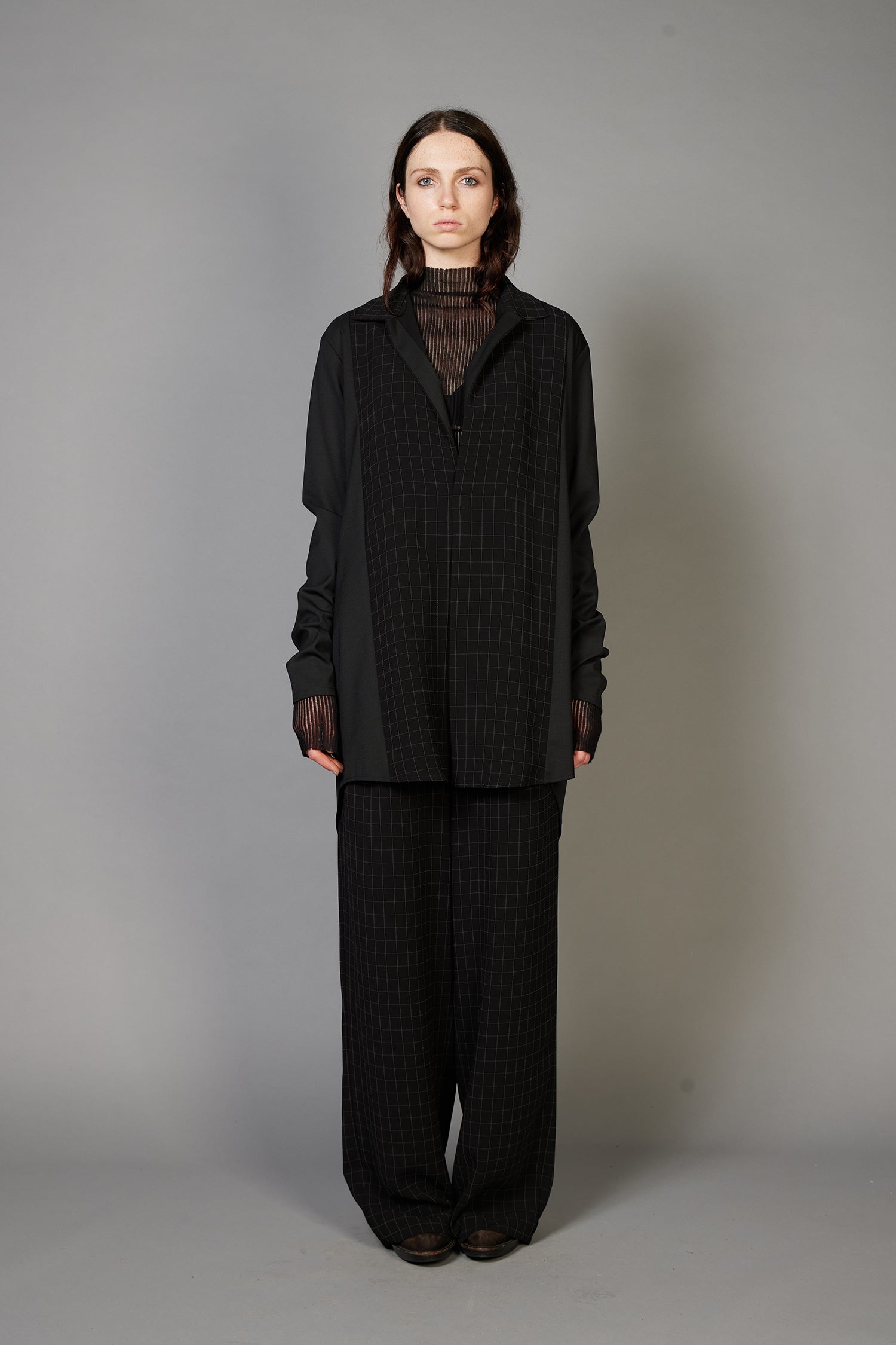 ASSOCIATE IN SUITBLACK (UNISEX), AW26