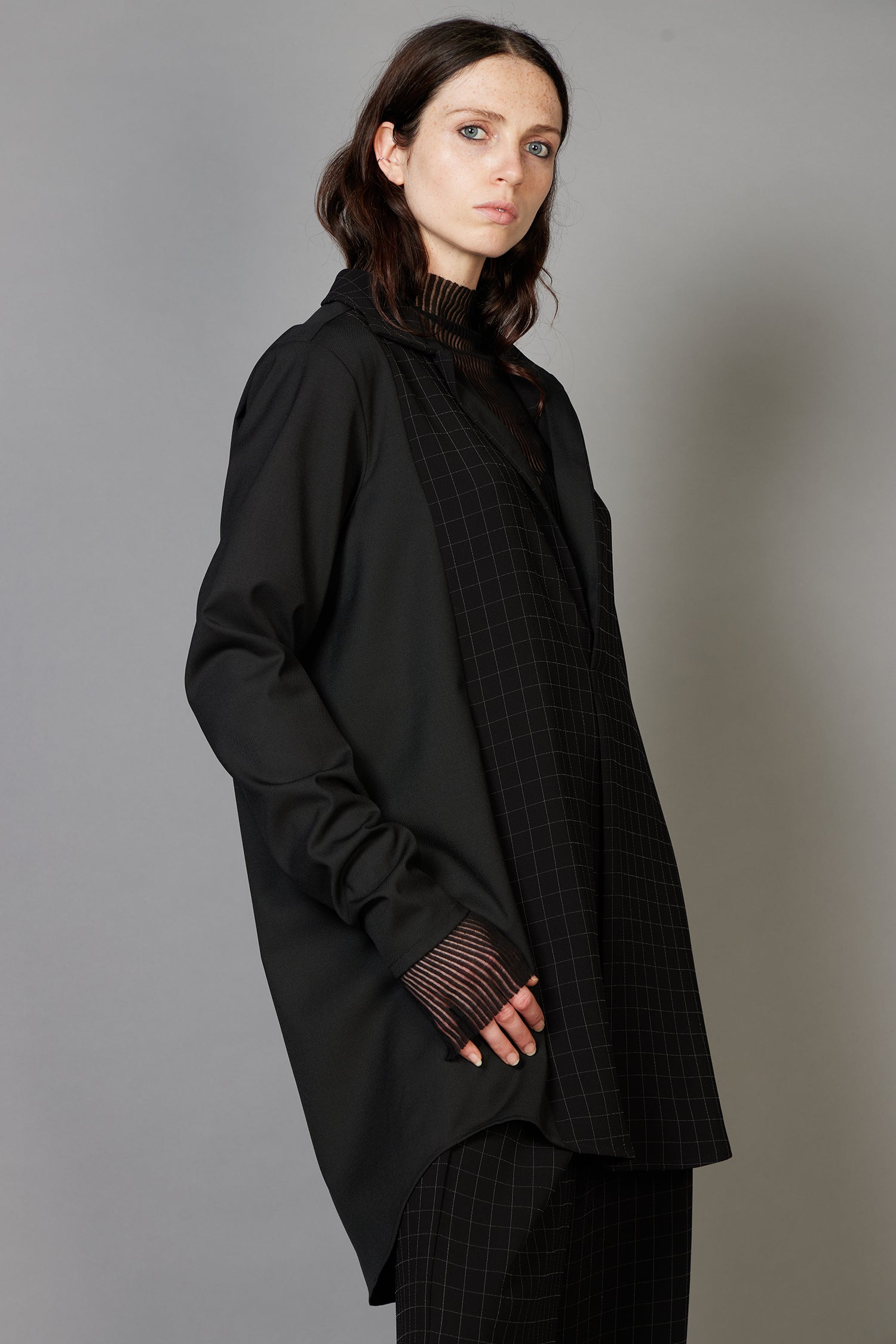 ASSOCIATE IN SUITBLACK (UNISEX), AW26