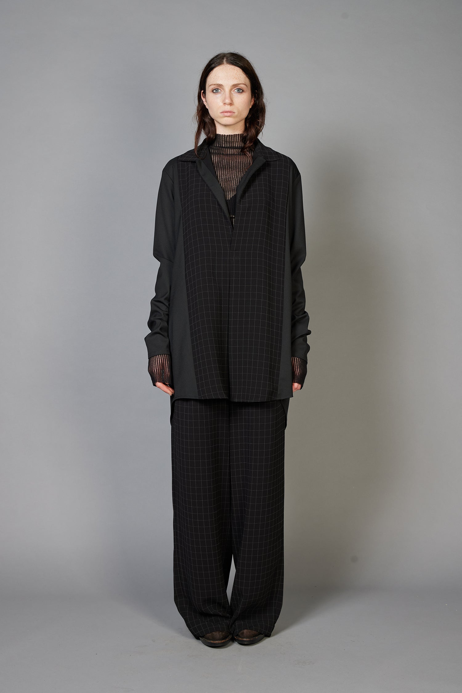 ASSOCIATE IN SUITBLACK (UNISEX), AW26