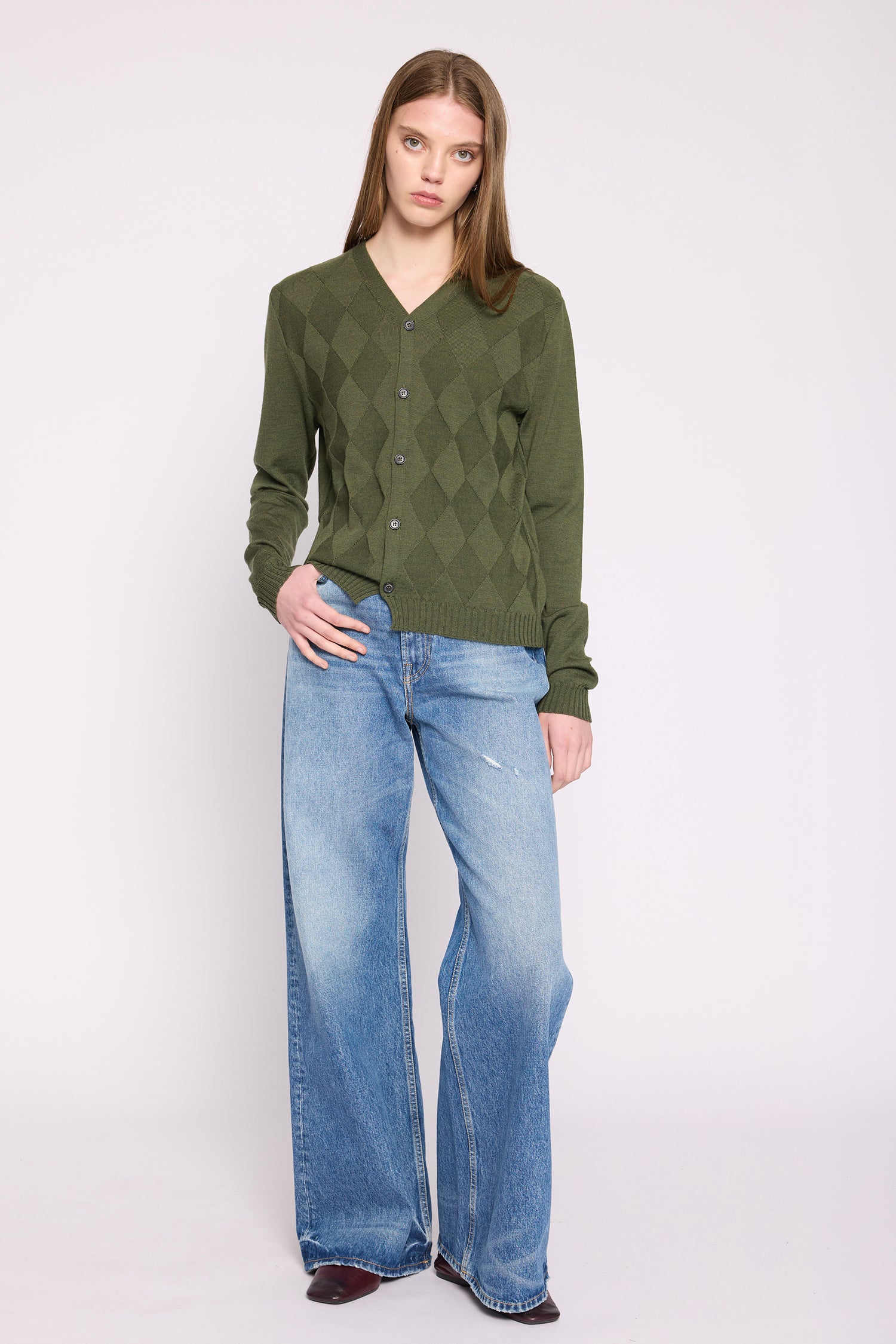 DIAMOND MERINO CARDI IN OLIVE, AW26