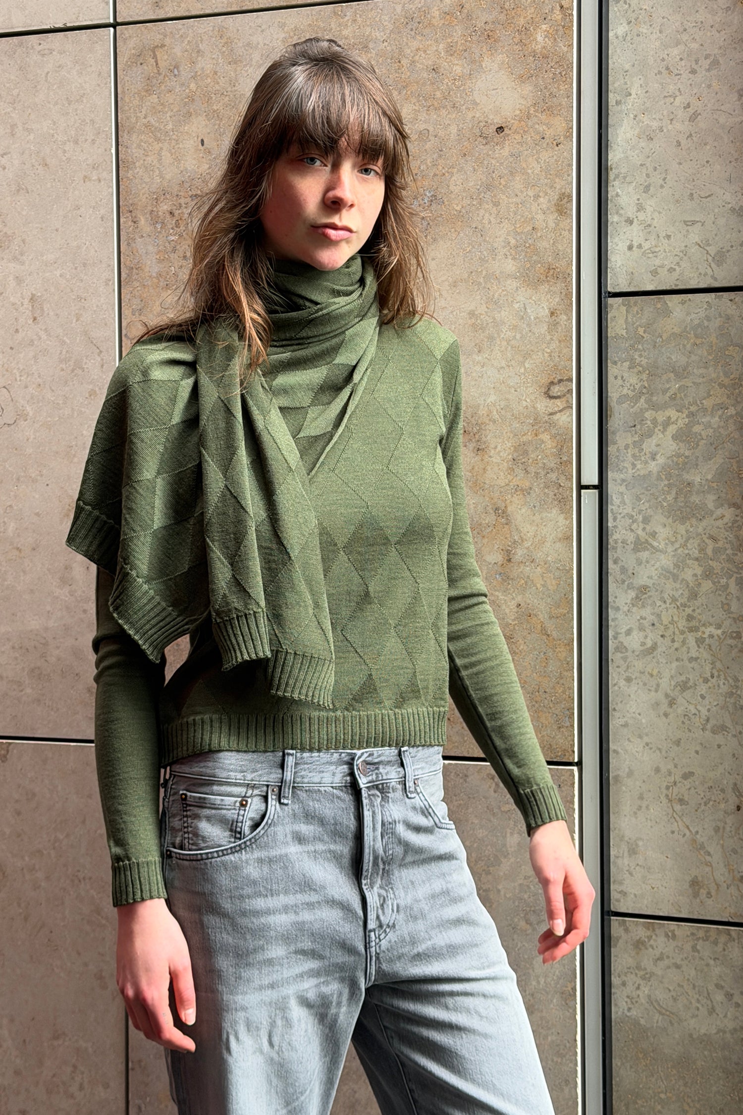 DIAMOND MERINO SCARF IN OLIVE, AW26