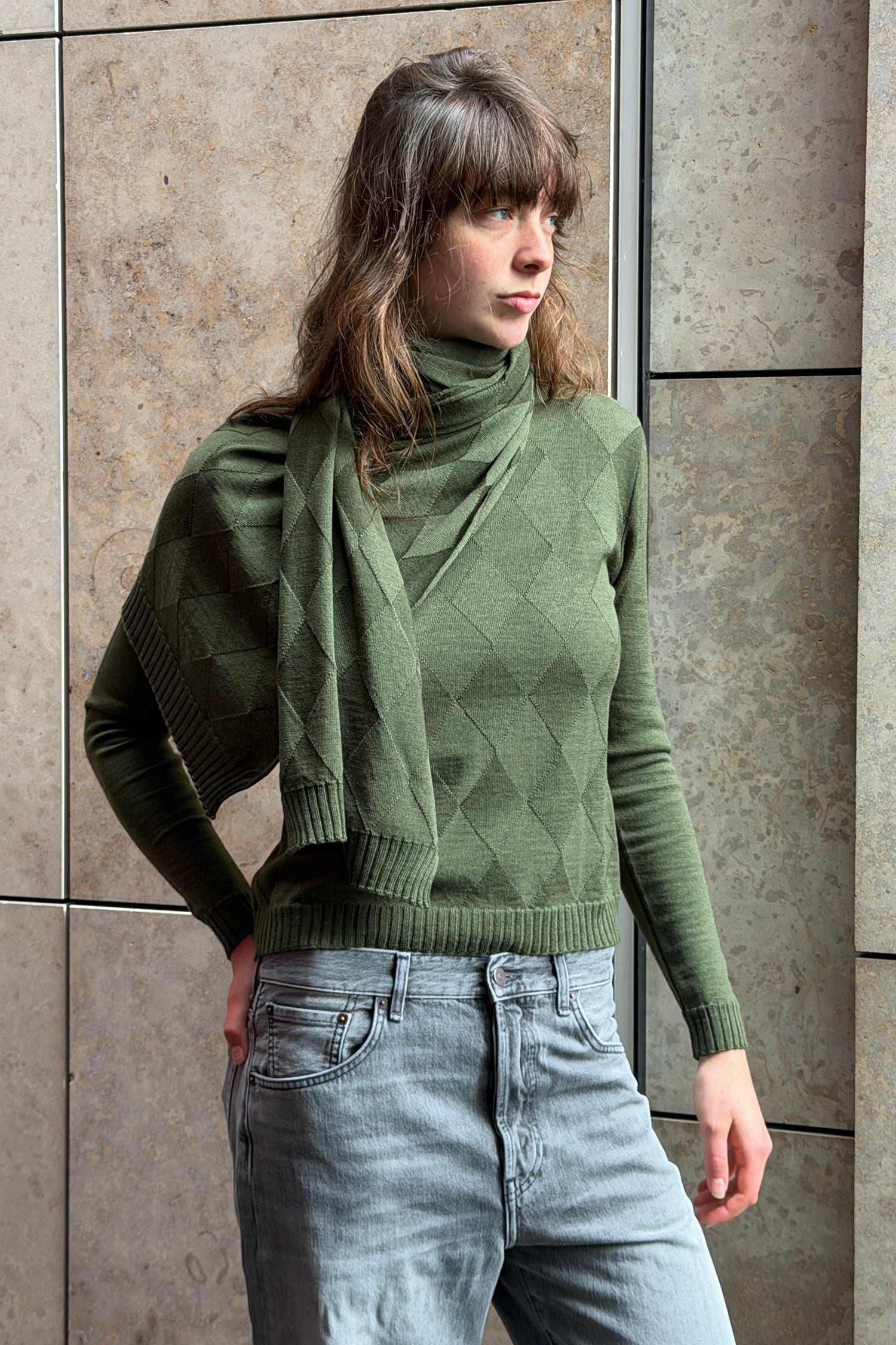 DIAMOND MERINO SCARF IN OLIVE, AW26