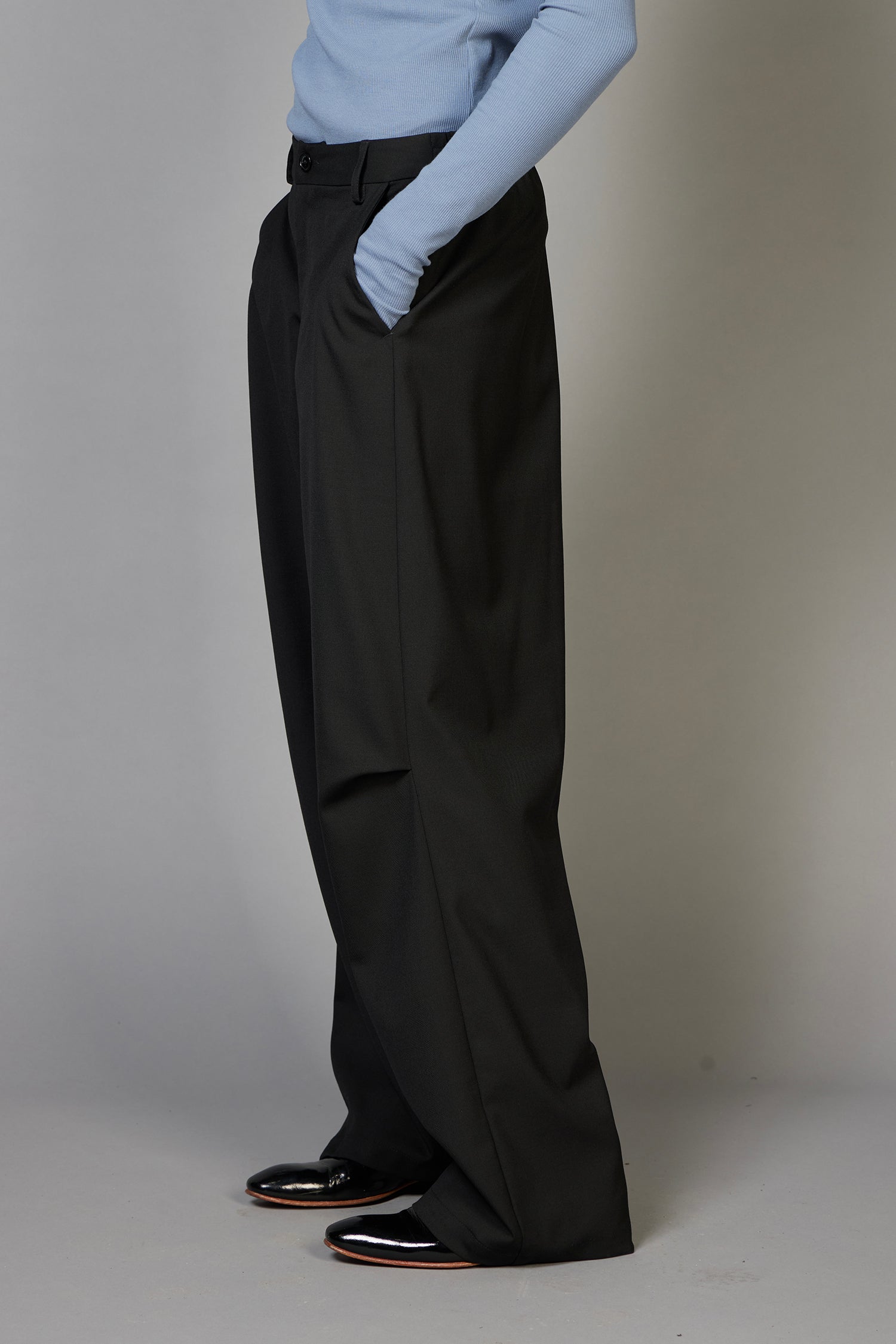DROPOUT TROUSER IN SUITBLACK(UNISEX), AW26