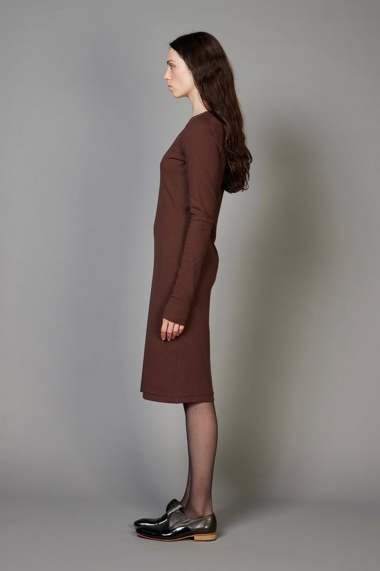 FIGURINE IN BROWN,AW26