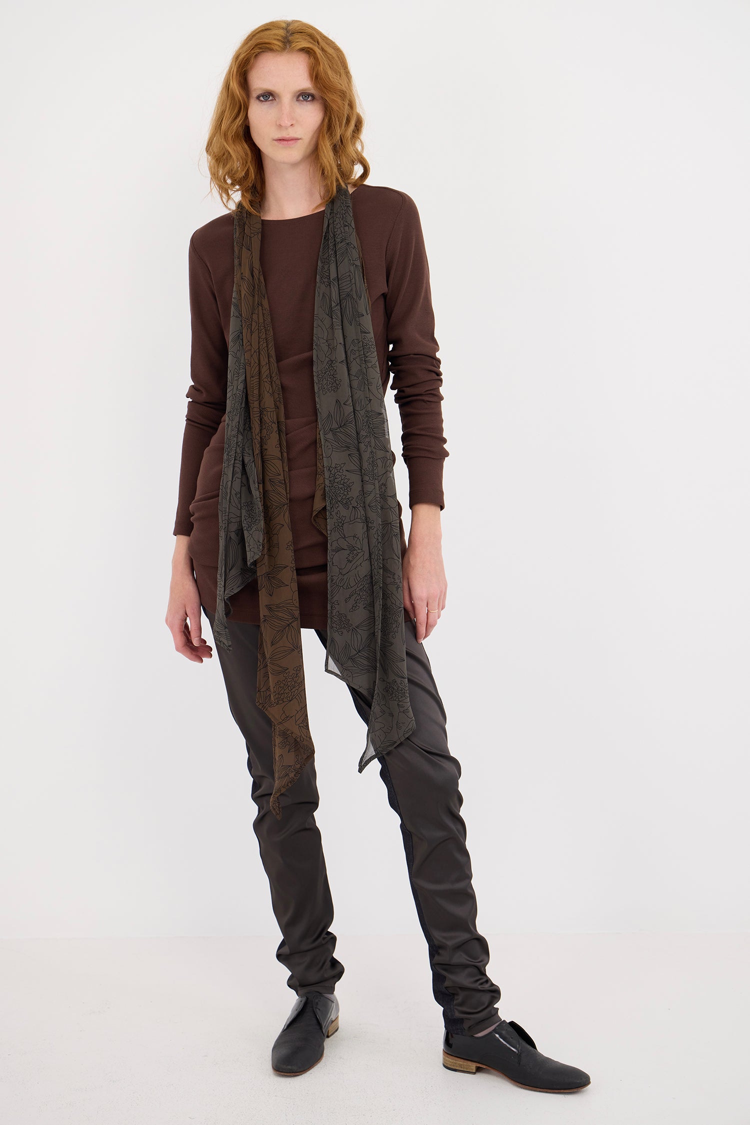 FIGURINE IN BROWN,AW26