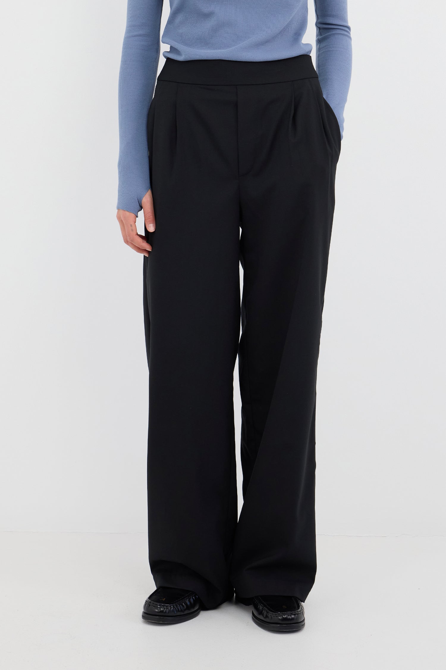 RAVERS IN SUITBLACK (UNISEX), AW26