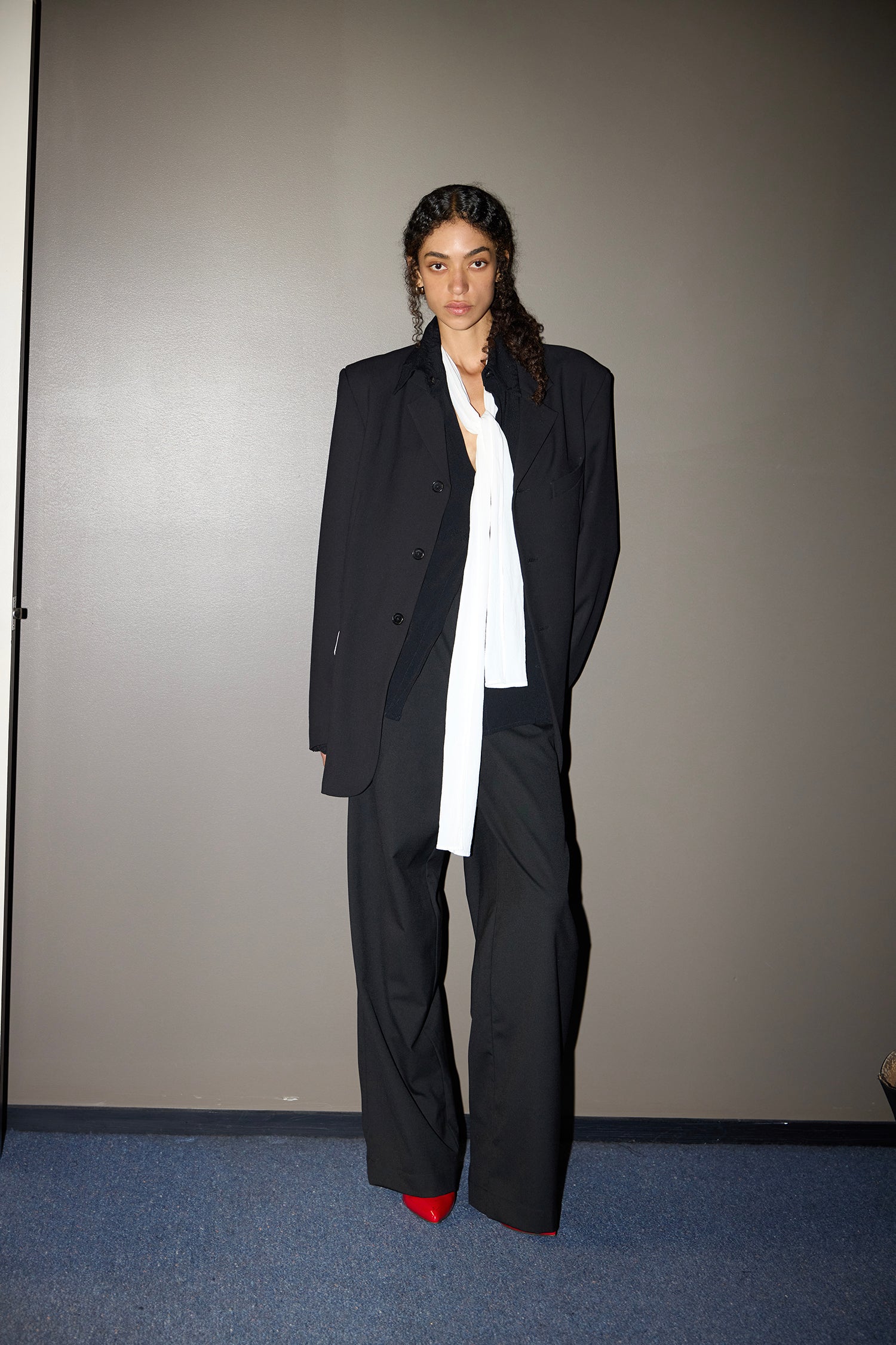 RAVERS IN SUITBLACK (UNISEX), AW26