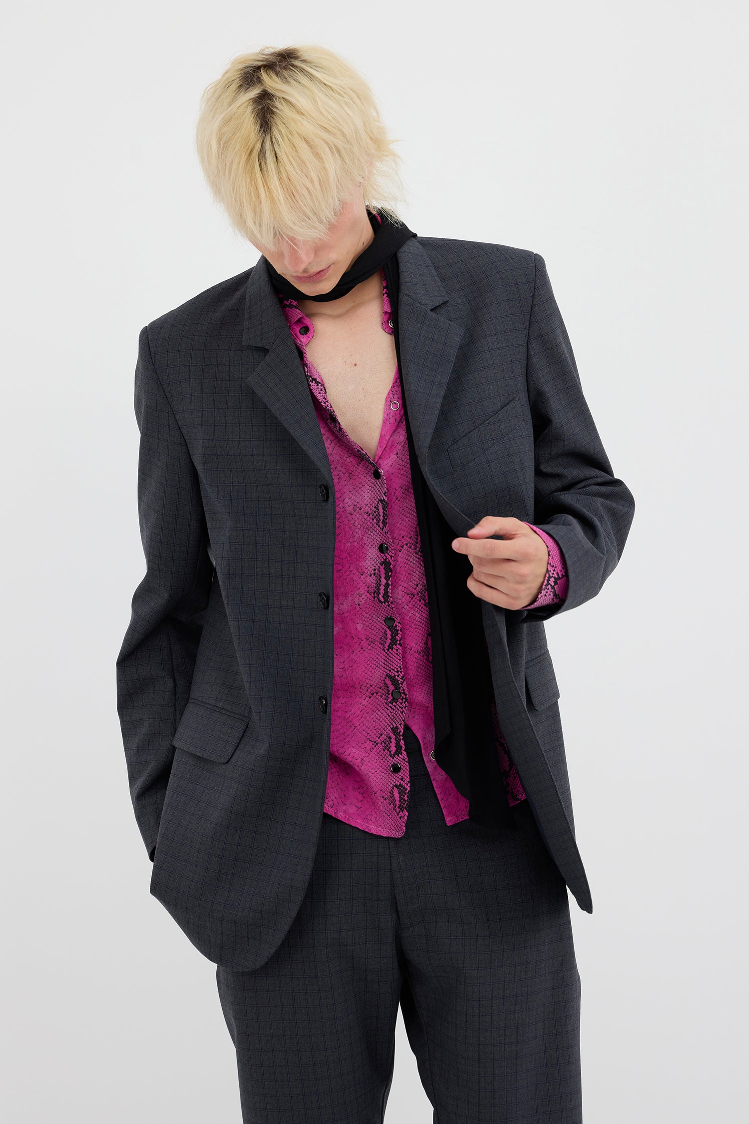 THE AUTEUR IN GRAYCHECK, AW26