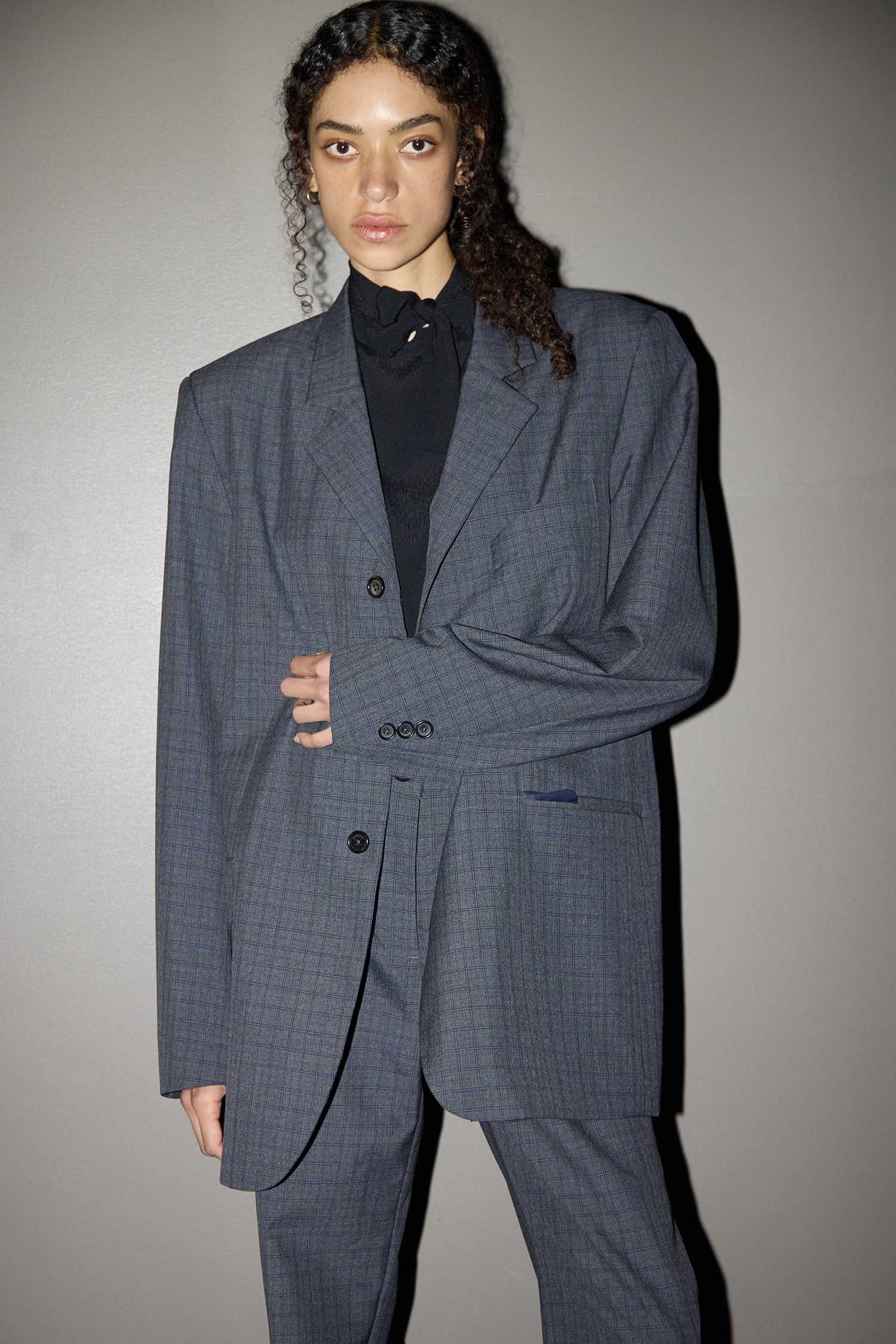 THE AUTEUR IN GRAYCHECK (UNISEX), AW26