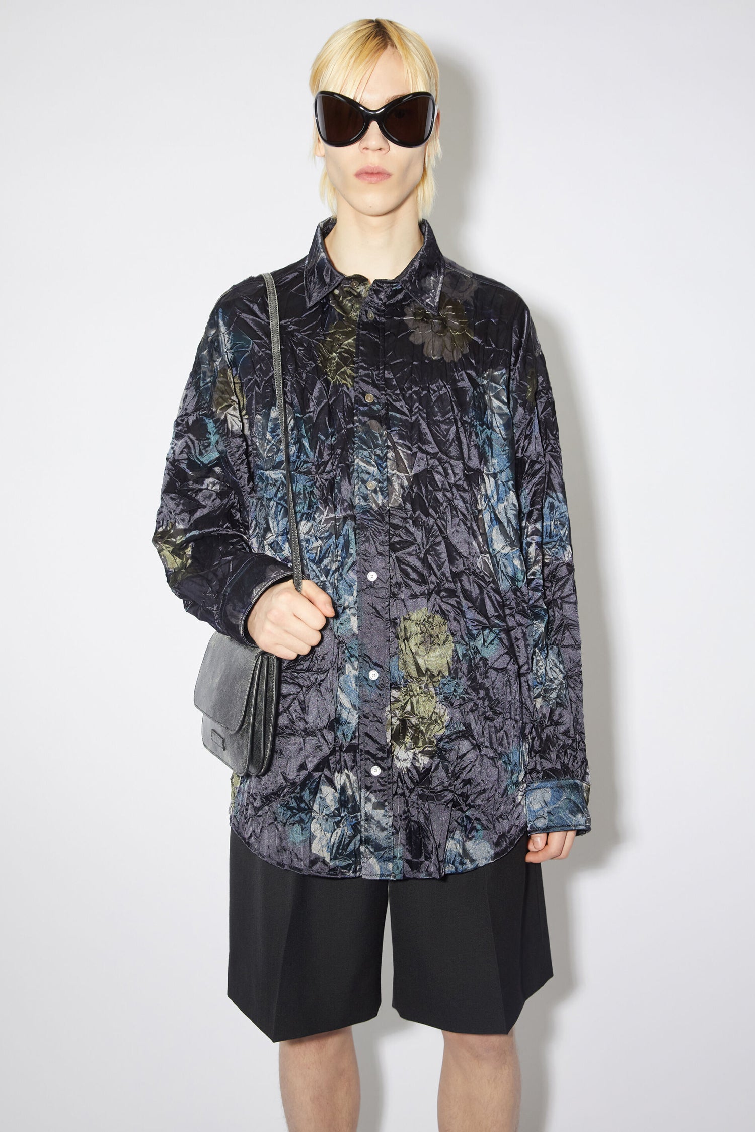 PRINTED FLOWER SHIRT IN NAVY, FW23