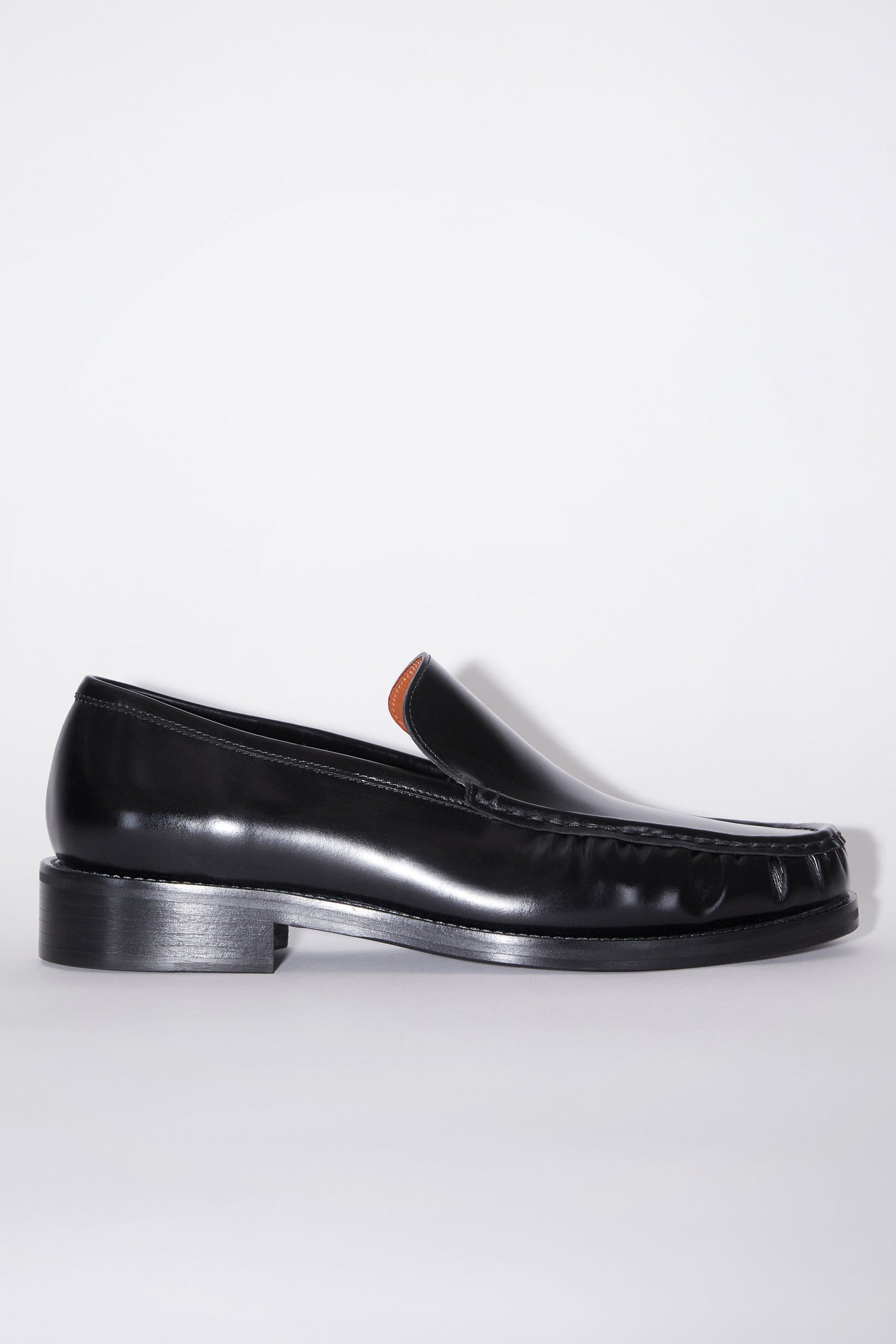 LEATHER LOAFER IN BLACK, FW23