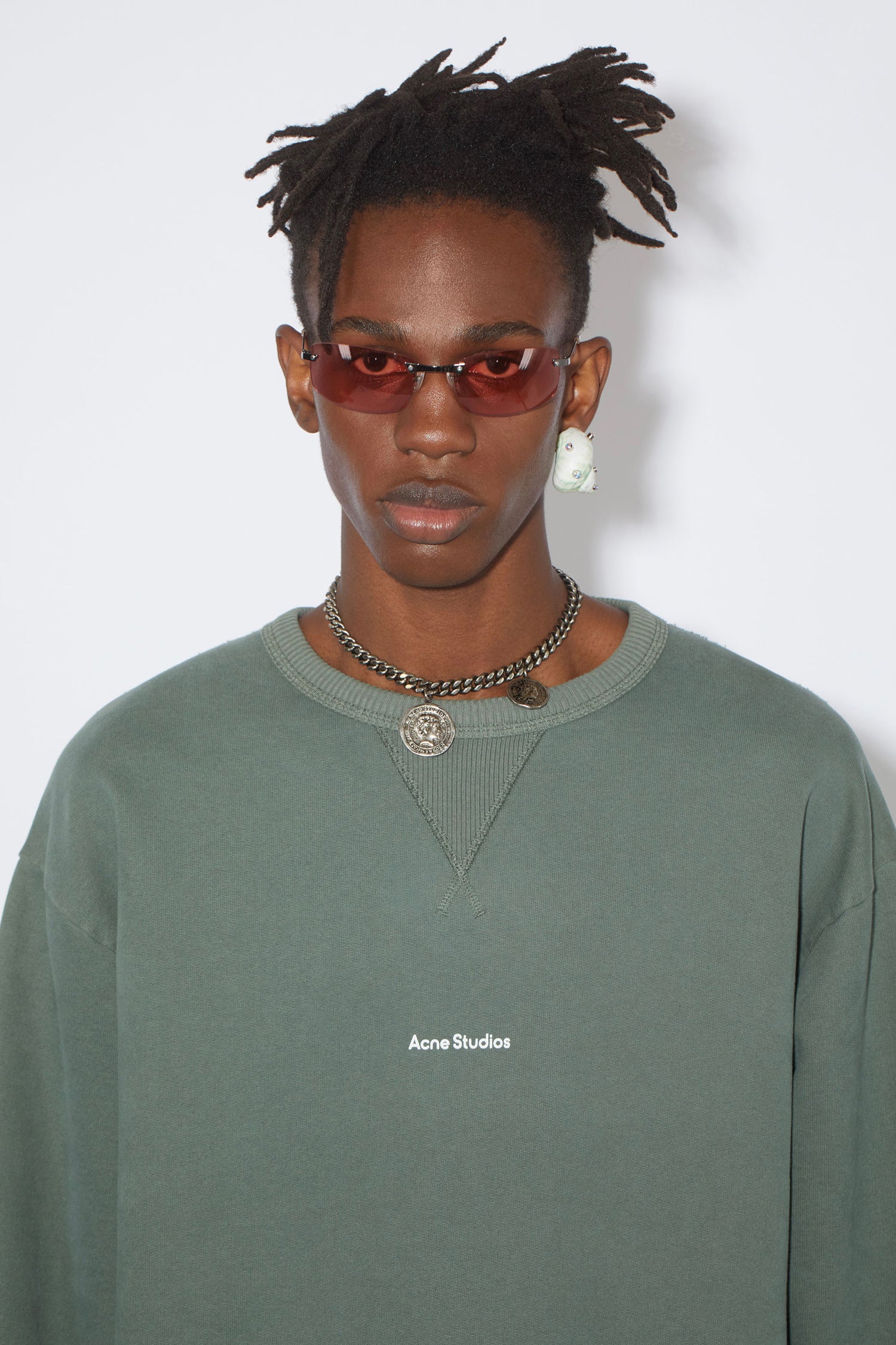 CREWNECK IN CEDAR GREEN, SS23